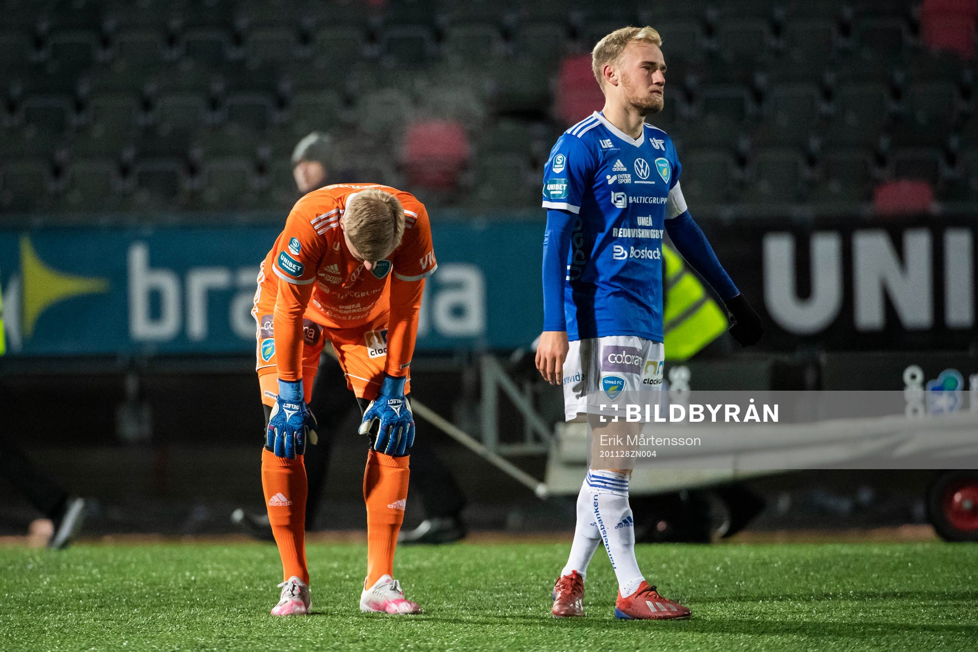 Umeås målvakt Viktor Frodig och Umeås Jens Stigedahl
