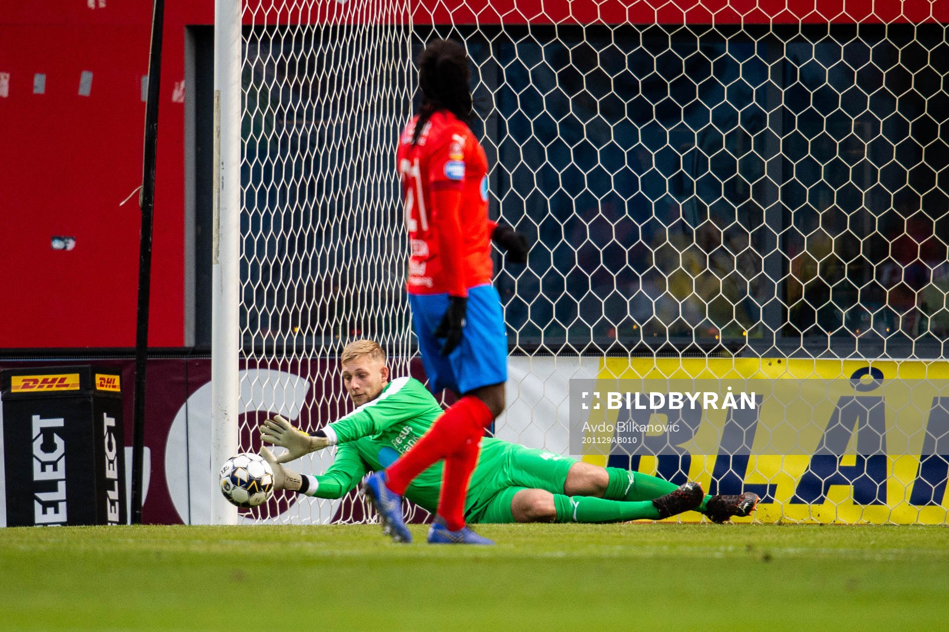 Helsingborgs Helsingborgs målvakt Ian Pettersson räddar