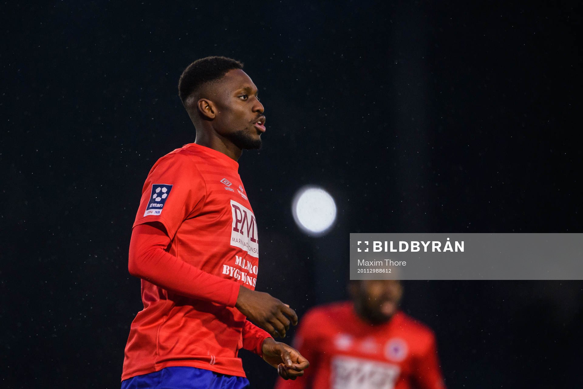 Karlslunds Tidjani Diawara under fotbollsmatchen i Division 1 norra mellan IFK Haninge och Karlslund den 29 november 2020 i Stockholm.