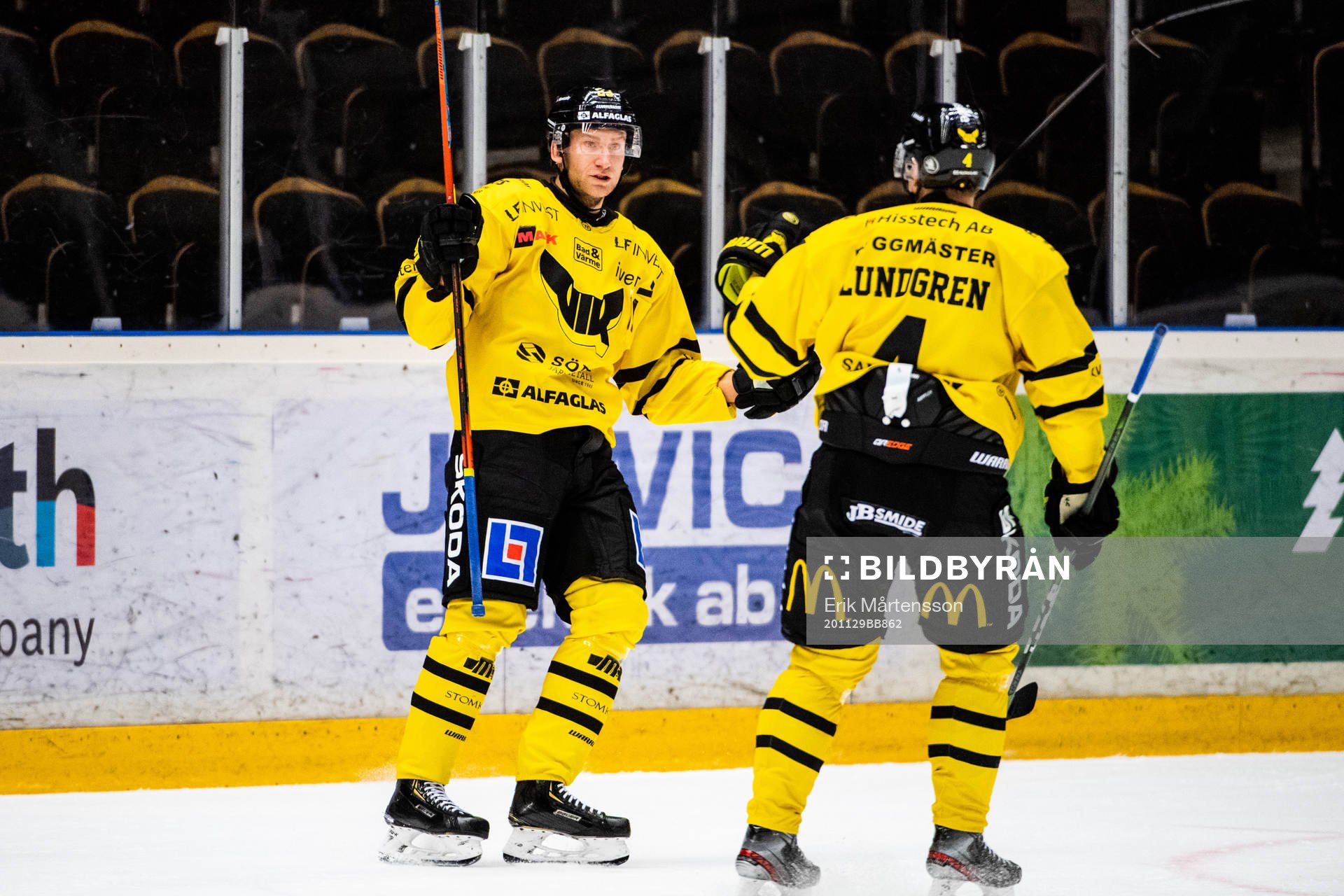 Västerås Alexander Younan och Niclas Lundgren jublar