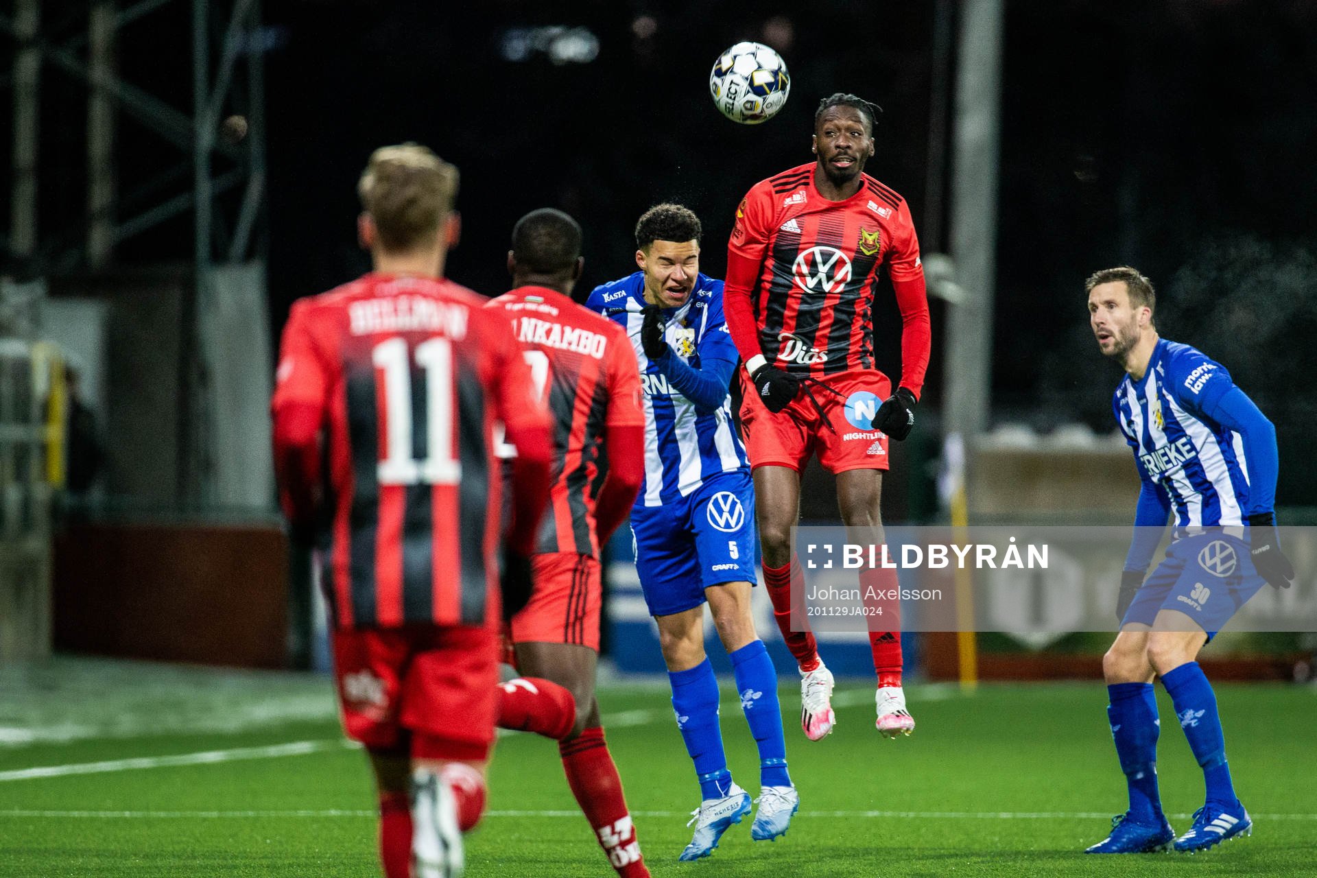 IFK Göteborg Alexander Jallow och Östersunds Blair Turgott