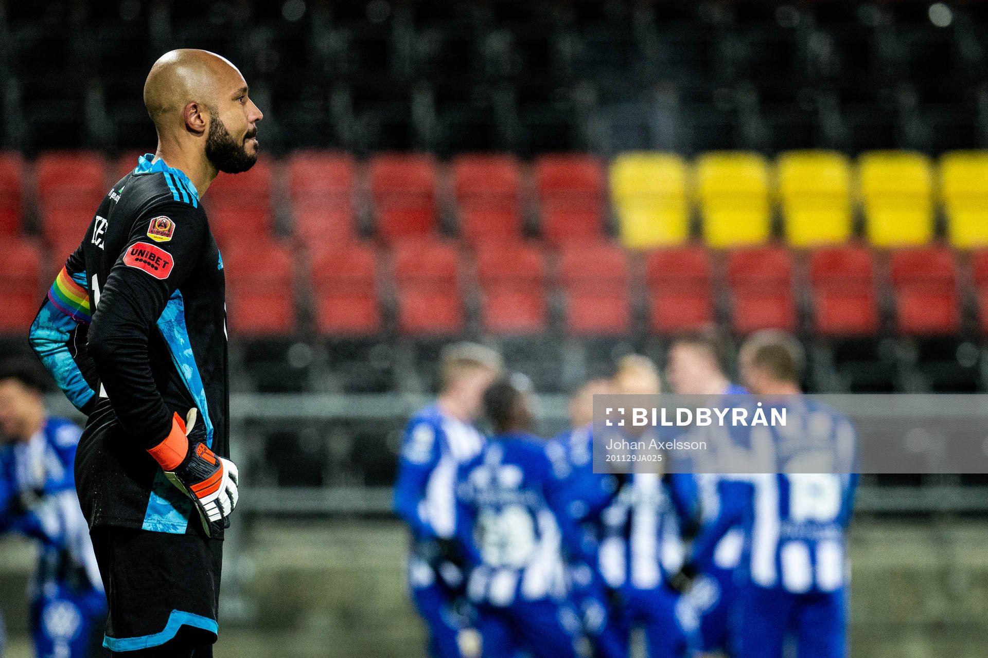 Östersunds målvakt Aly Keita deppar