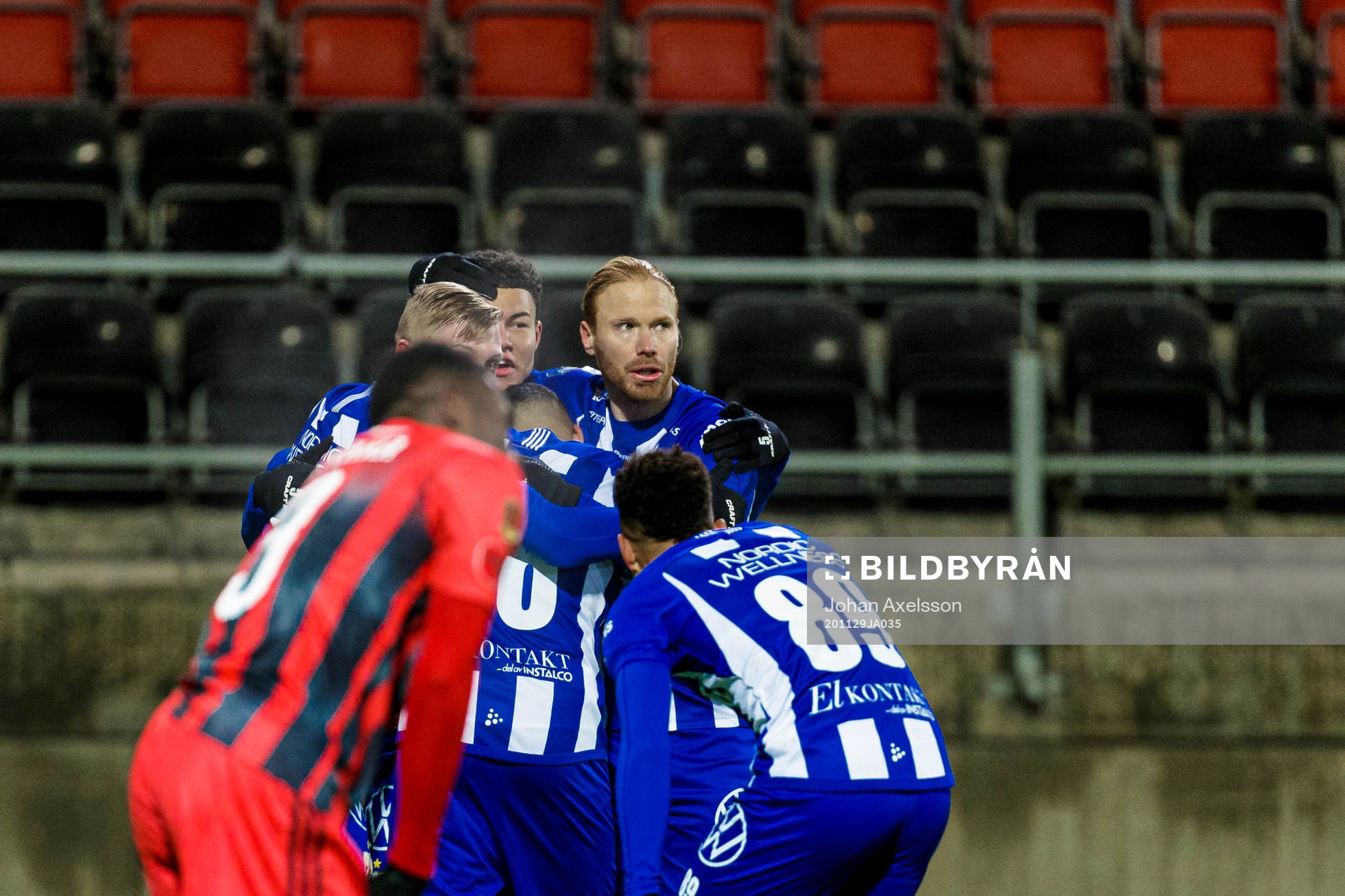 IFK Göteborgs Alexander Farnerud jublar med lagkamrater