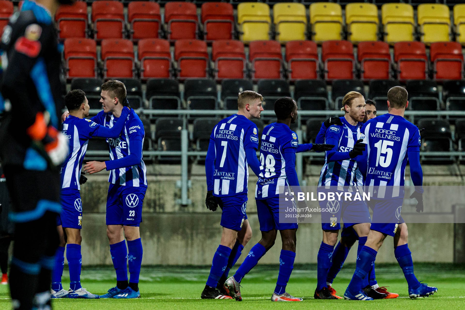 IFK Göteborgs Alexander Farnerud jublar med lagkamrater