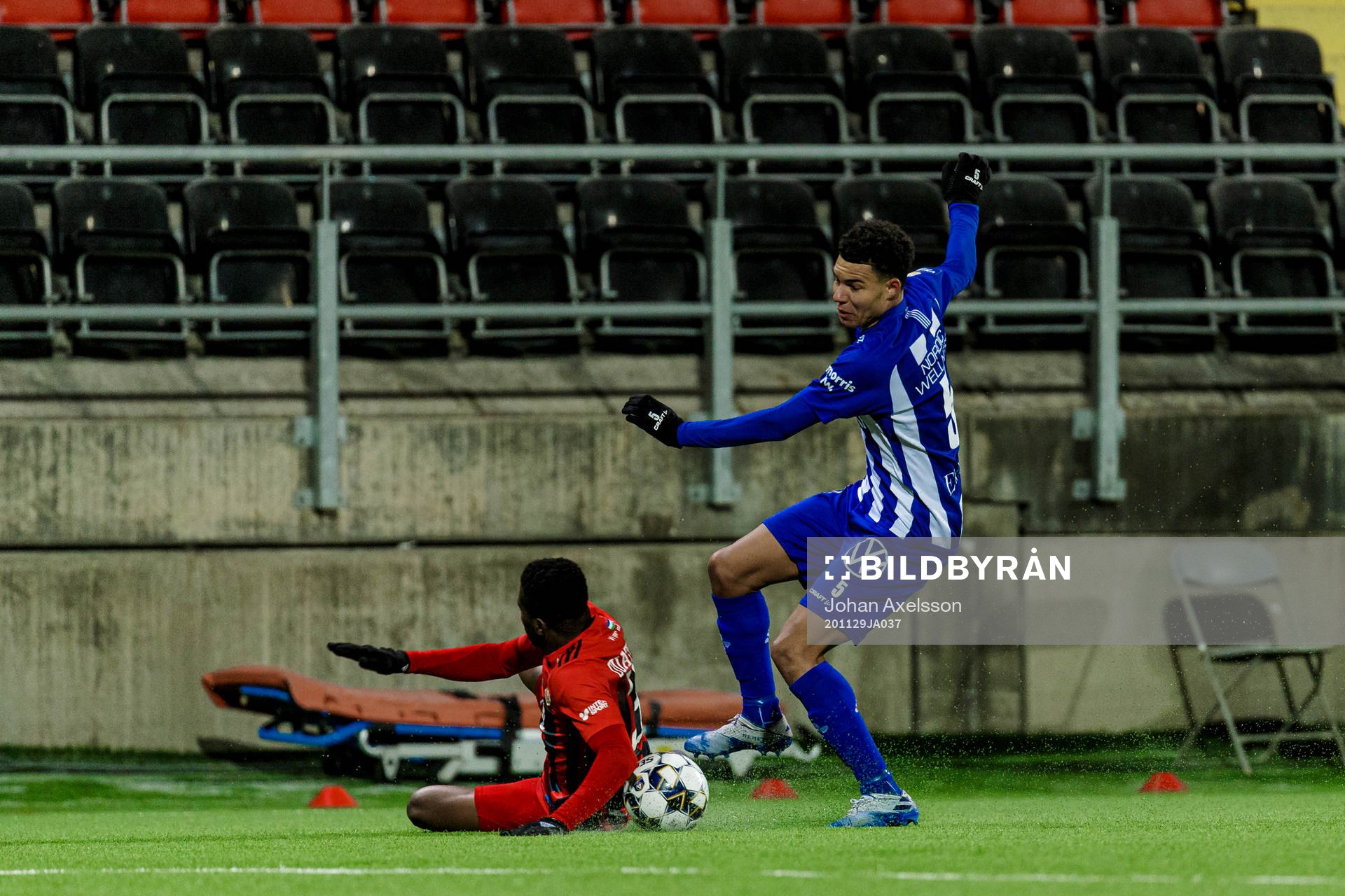 IFK Göteborgs Alexander Jallow och  Östersunds Kalpi