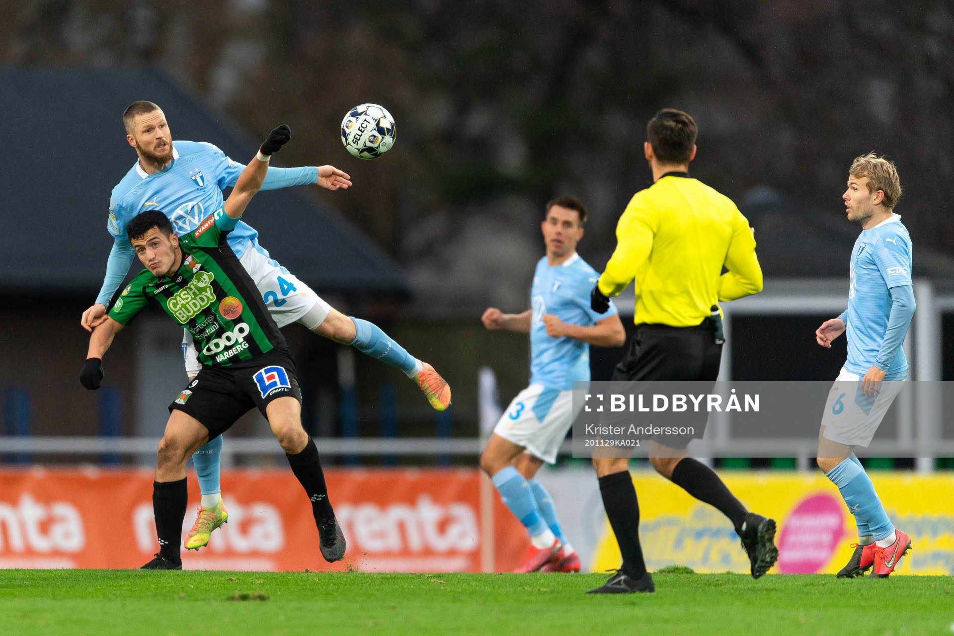 Varbergs Astrit Selmani och Malmö FFs Lasse Nielsen