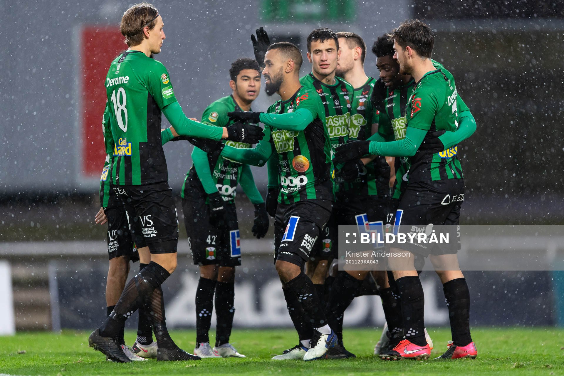 Varbergs Junes Barny jublar med laget
