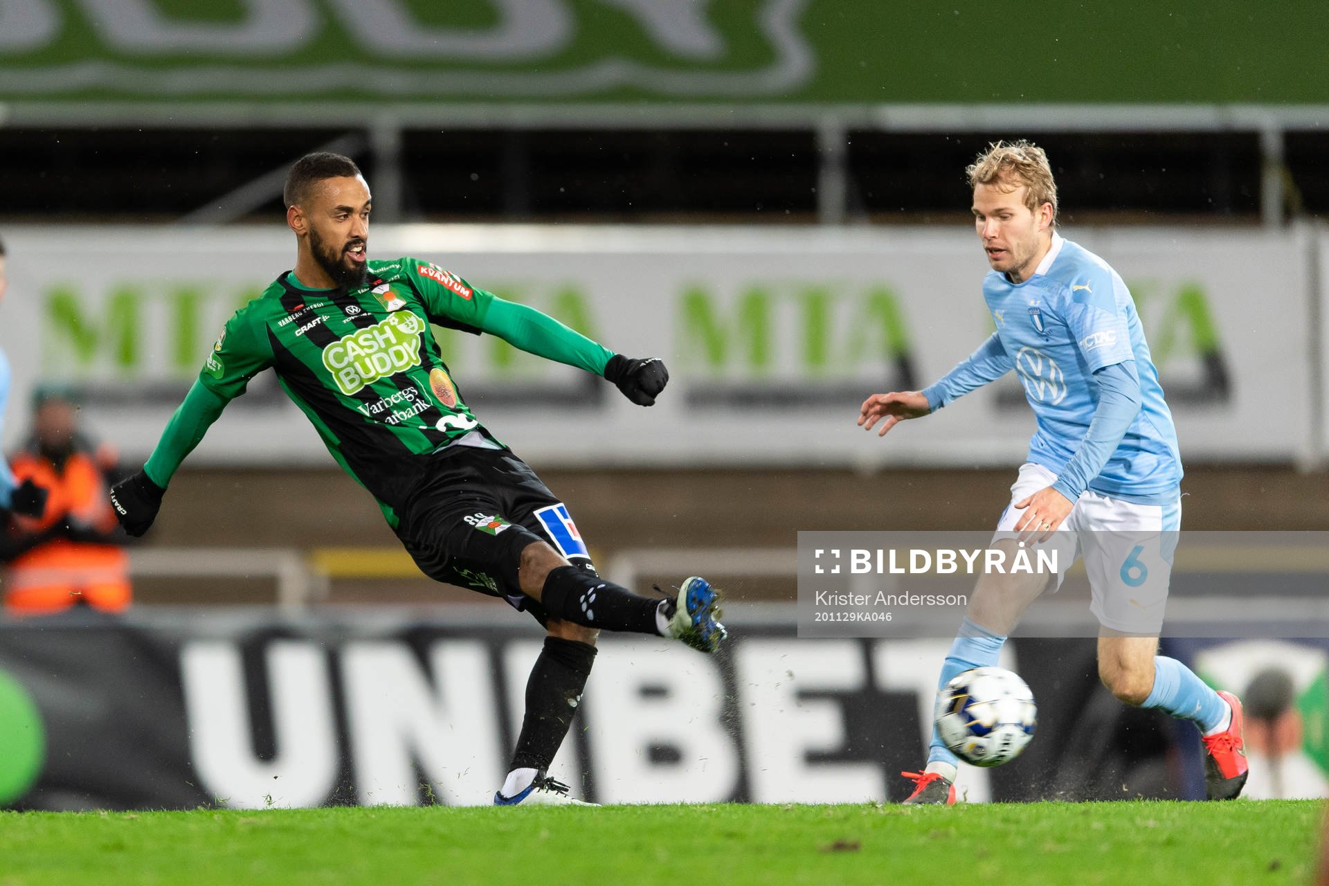 Varbergs Junes Barny och Malmö FFs Oscar Lewicki