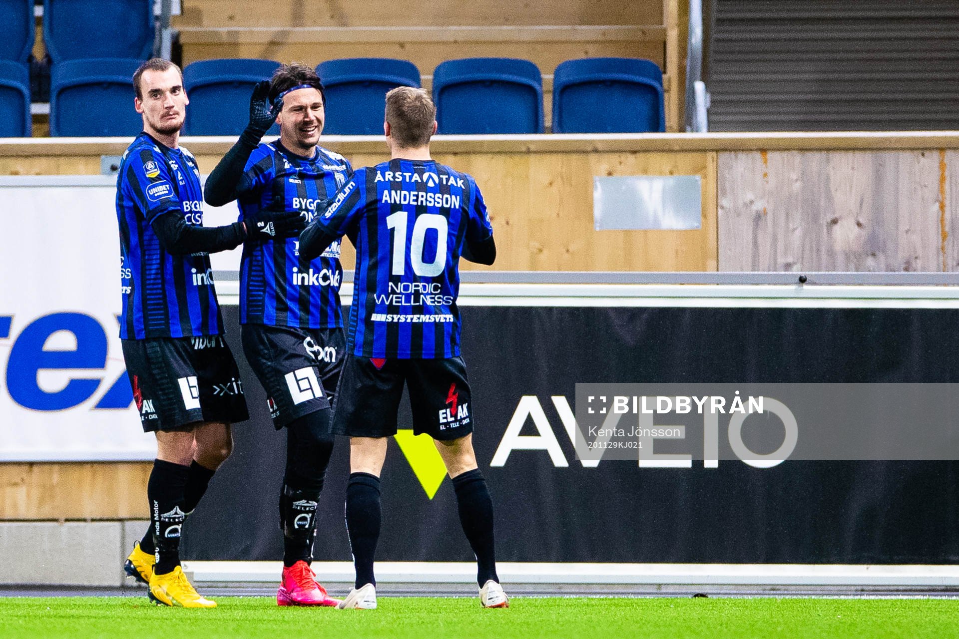 Sirius Stefano Vecchia (m) jublar med Adam Hellborg och