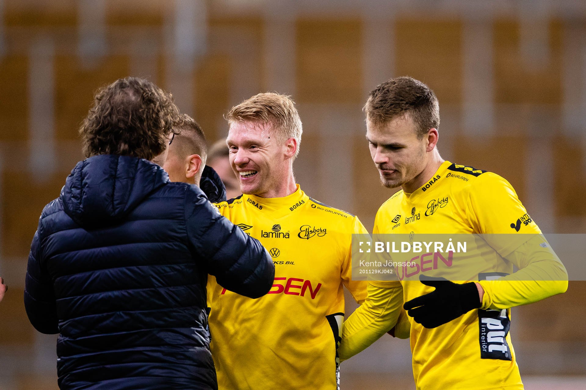 Elfsborgs Sivert Nilsen och Gustav Henriksson jublar efter fotbollsmatchen i Allsvenskan mellan Sirius och Elfsborg den 29 november 2020 i Uppsala.