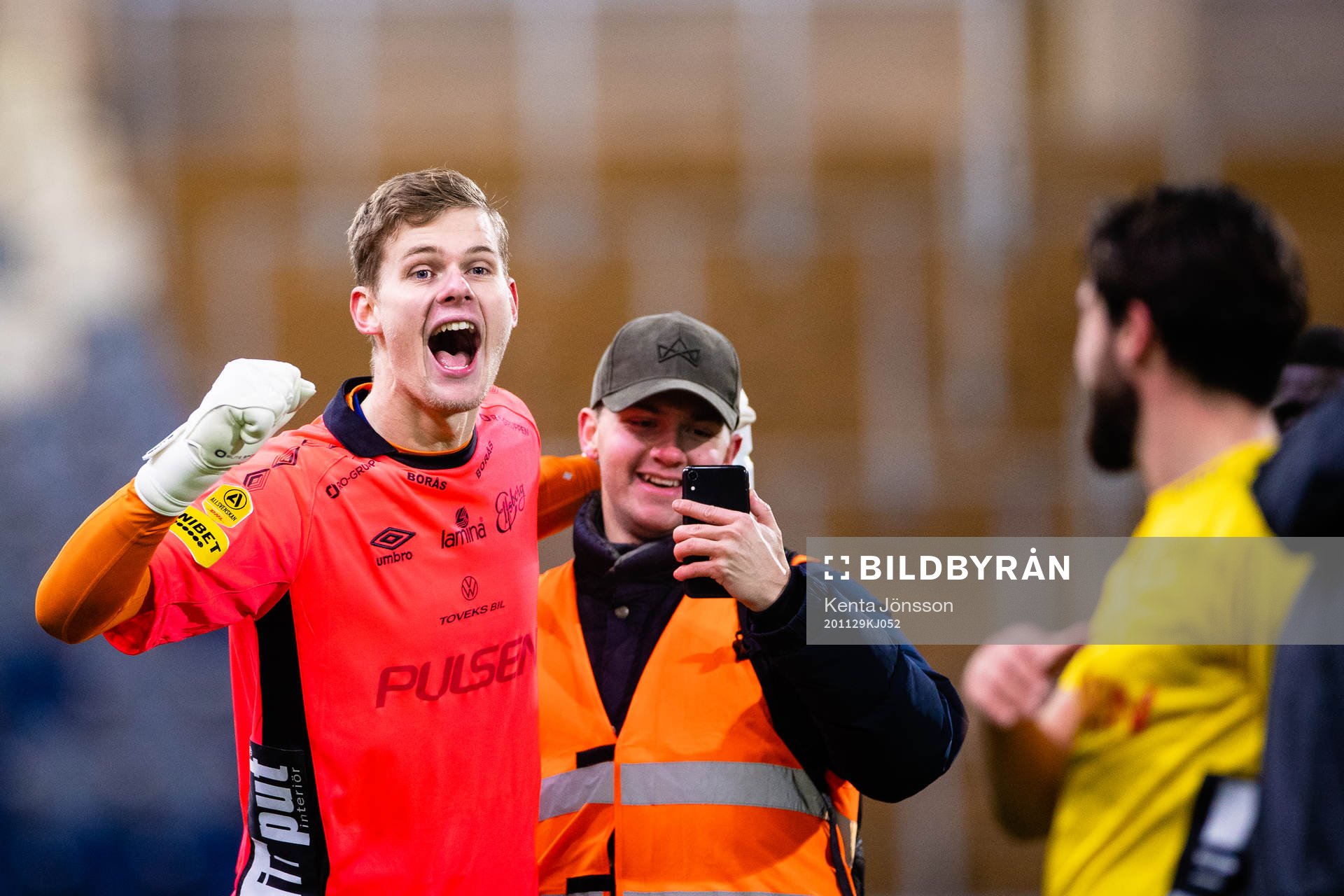 Elfsborgs målvakt Tim Rönning jublar
