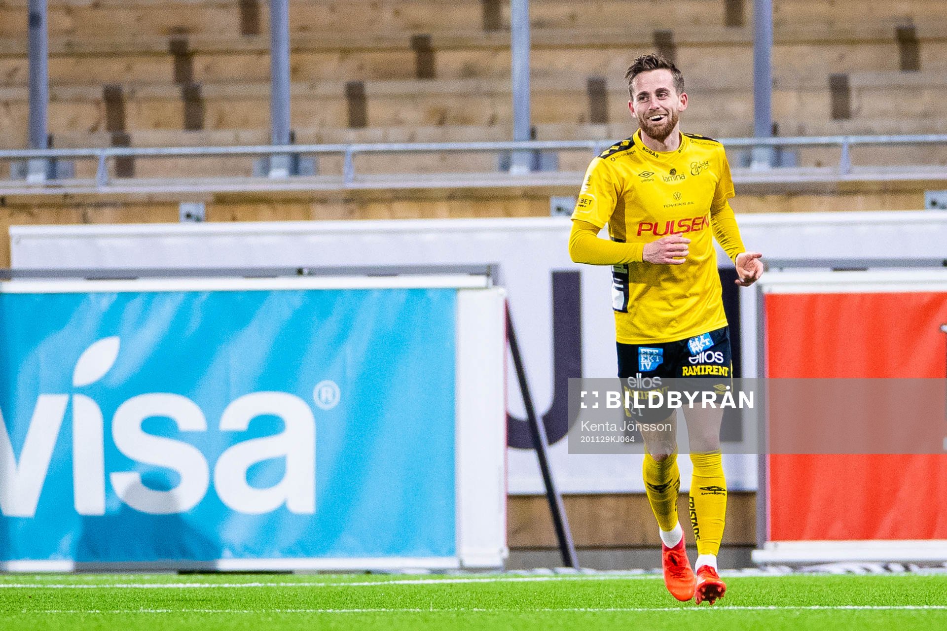 Elfsborgs Rasmus Alm jublar efter 1-1 under fotbollsmatchen i Allsvenskan mellan Sirius och Elfsborg den 29 november 2020 i Uppsala.