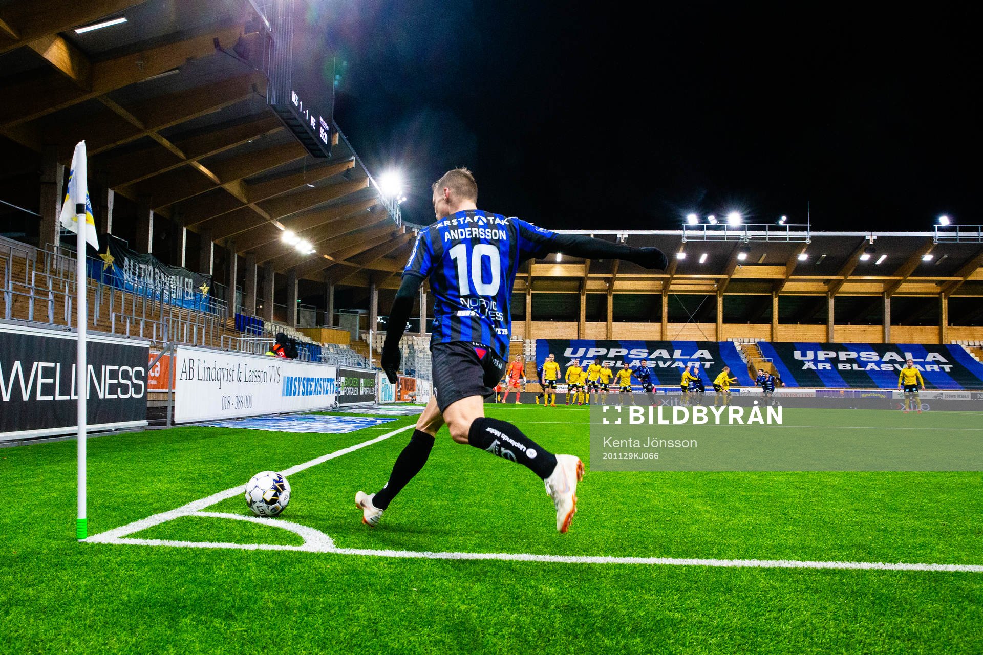 Sirius Elias Andersson med en hörna