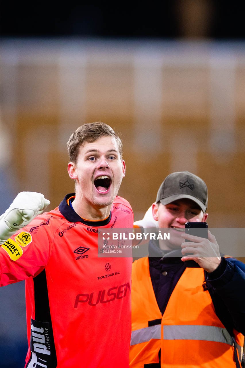 Elfsborgs målvakt Tim Rönning jublar