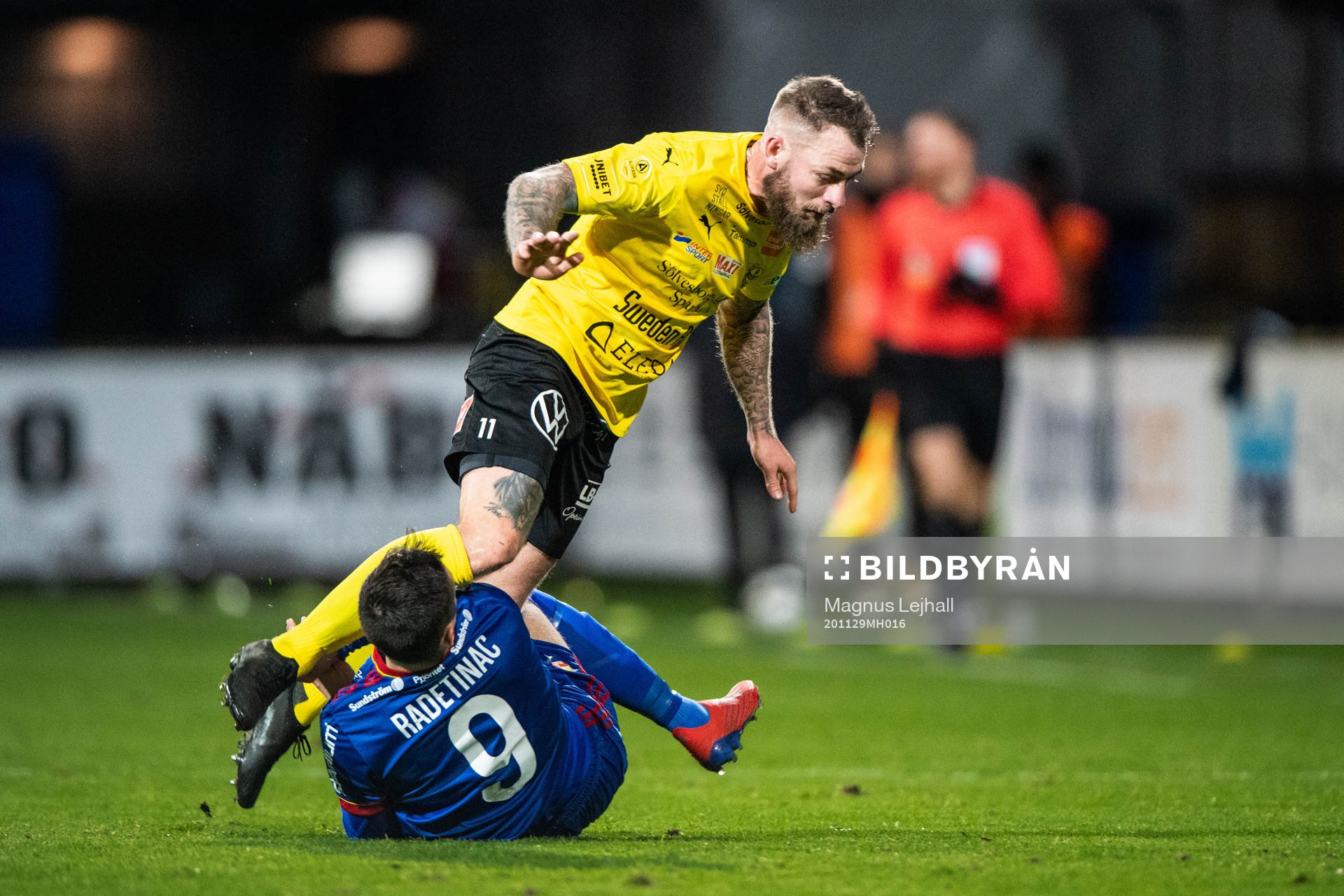 Djurgårdens Haris Radetinac och Mjällbys Martin Spelmann