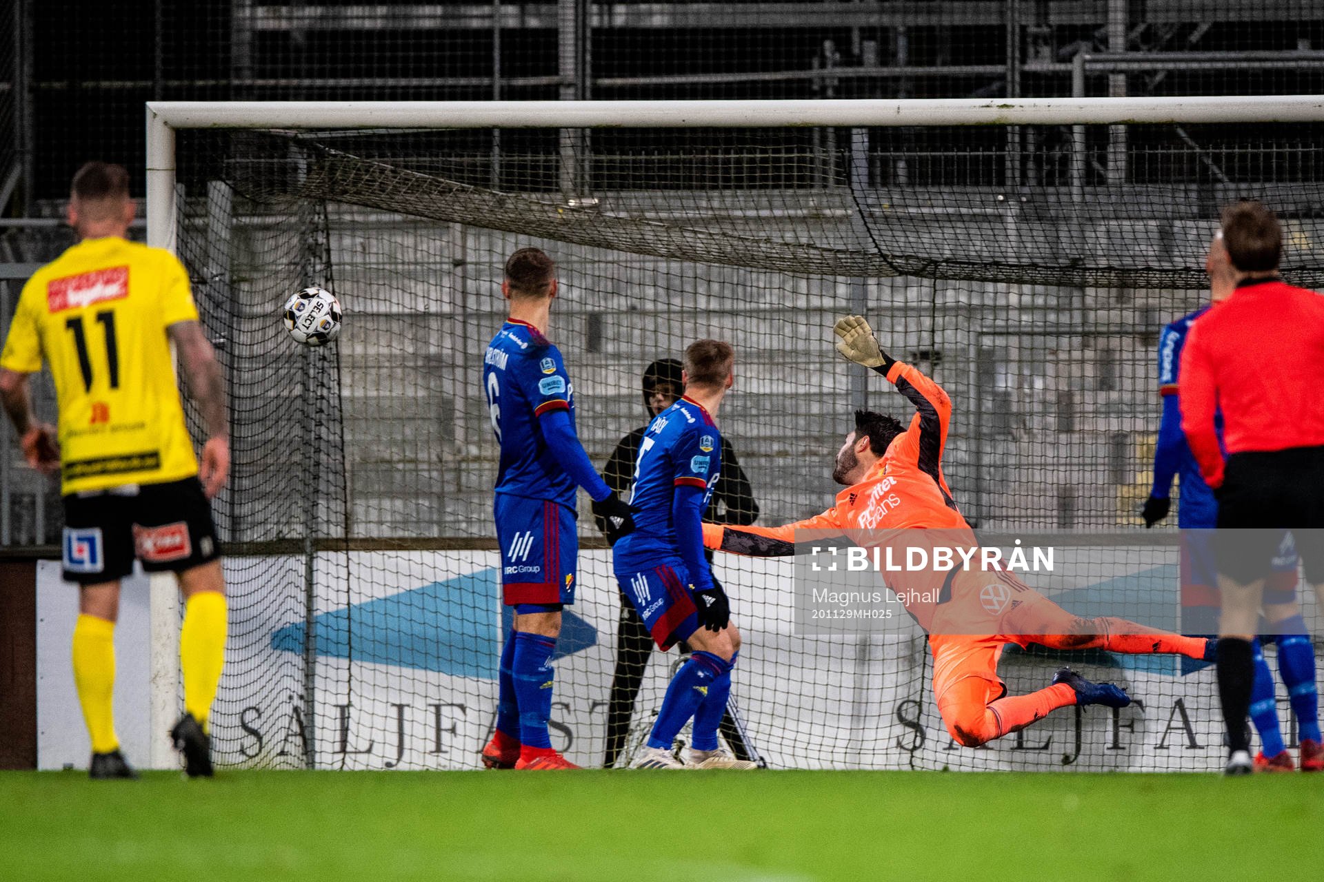 Djurgårdens målvakt Tommi Vaiho släpper in 2-1