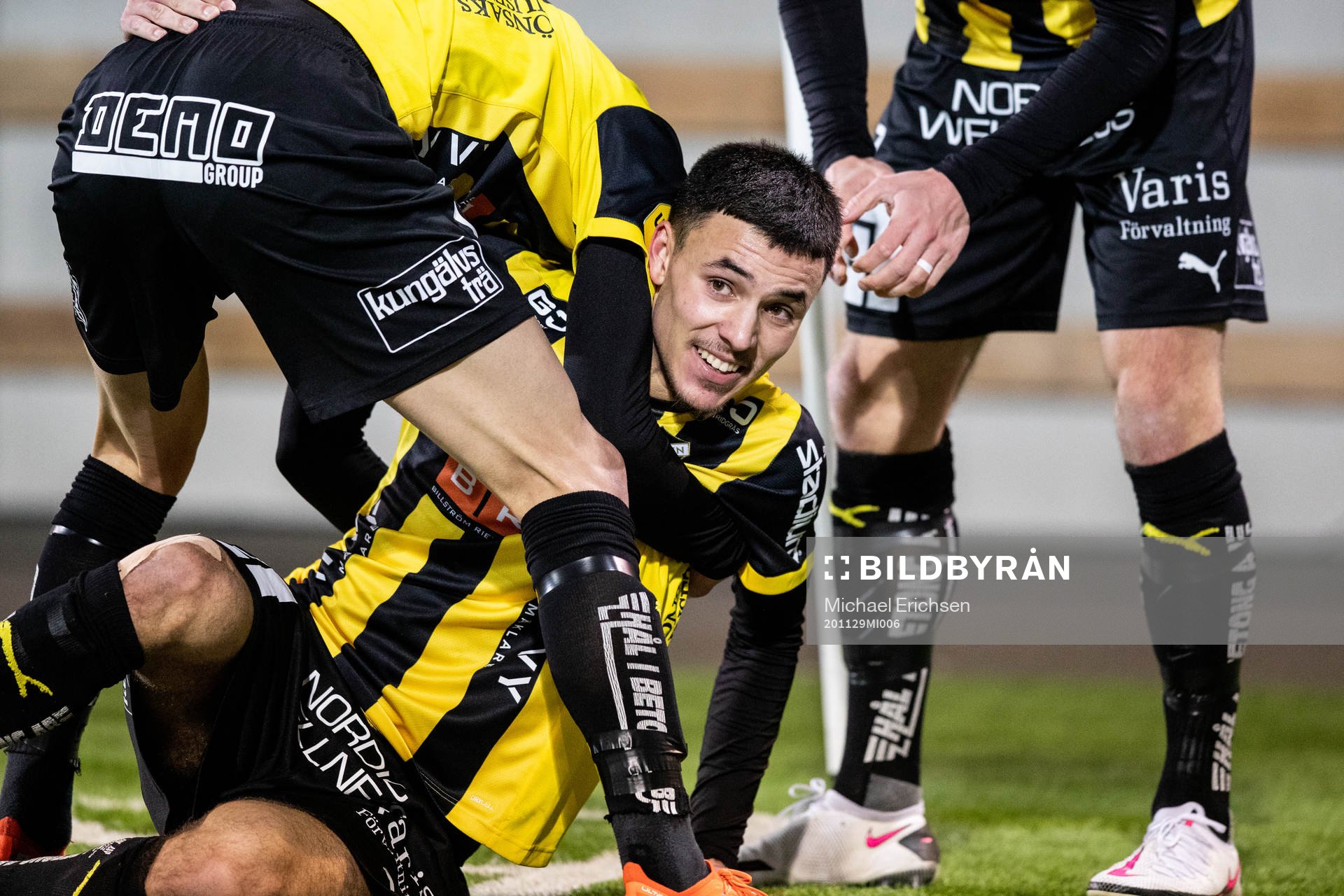 Häckens Ali Youssef jublar med lagkamrater