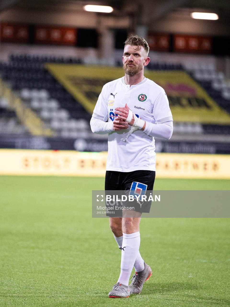 Örebros Michael Almebäck deppar