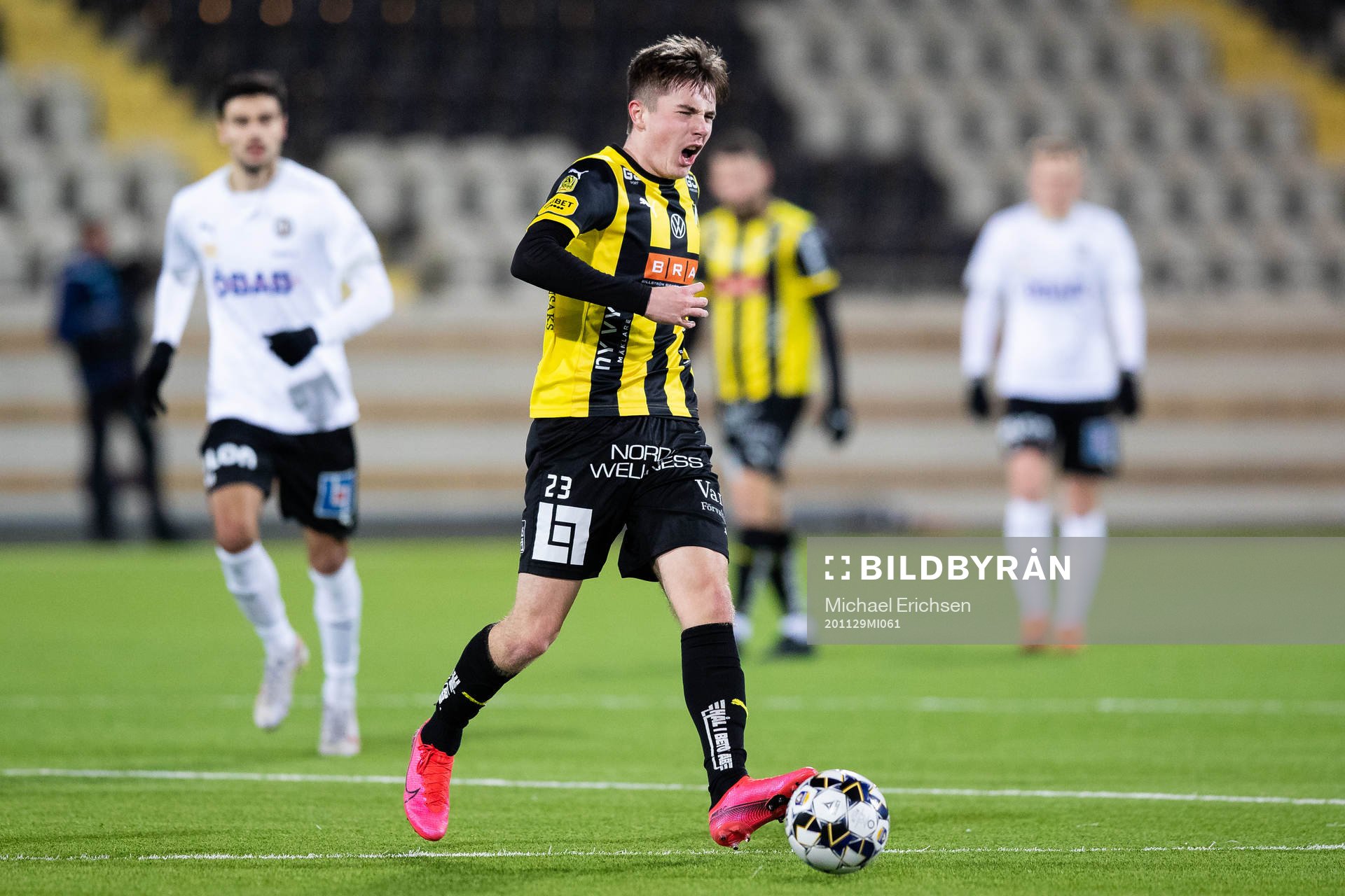 Häckens Patrik Wålemark skadar sig