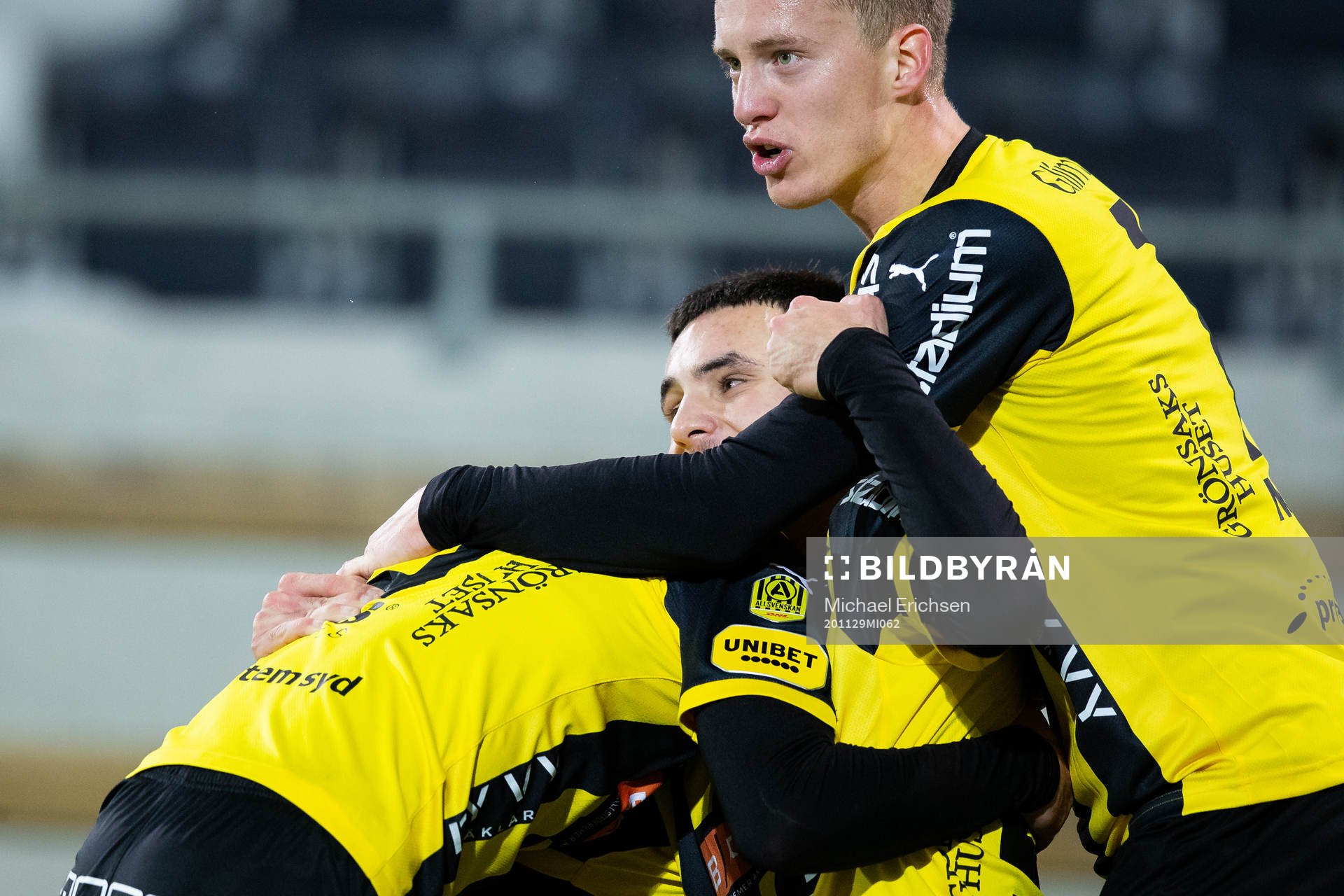 Häckens Ali Youssef jublar med lagkamrater