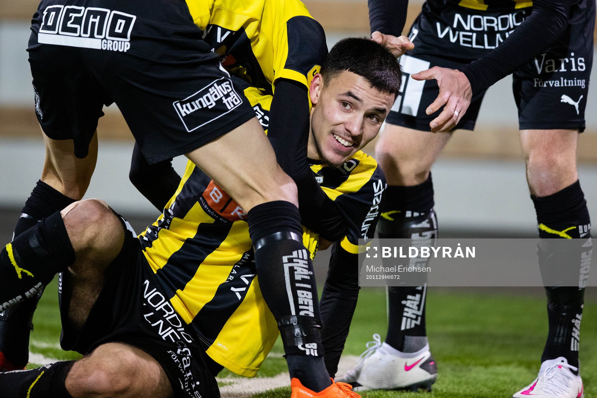 Häckens Ali Youssef jublar med lagkamrater