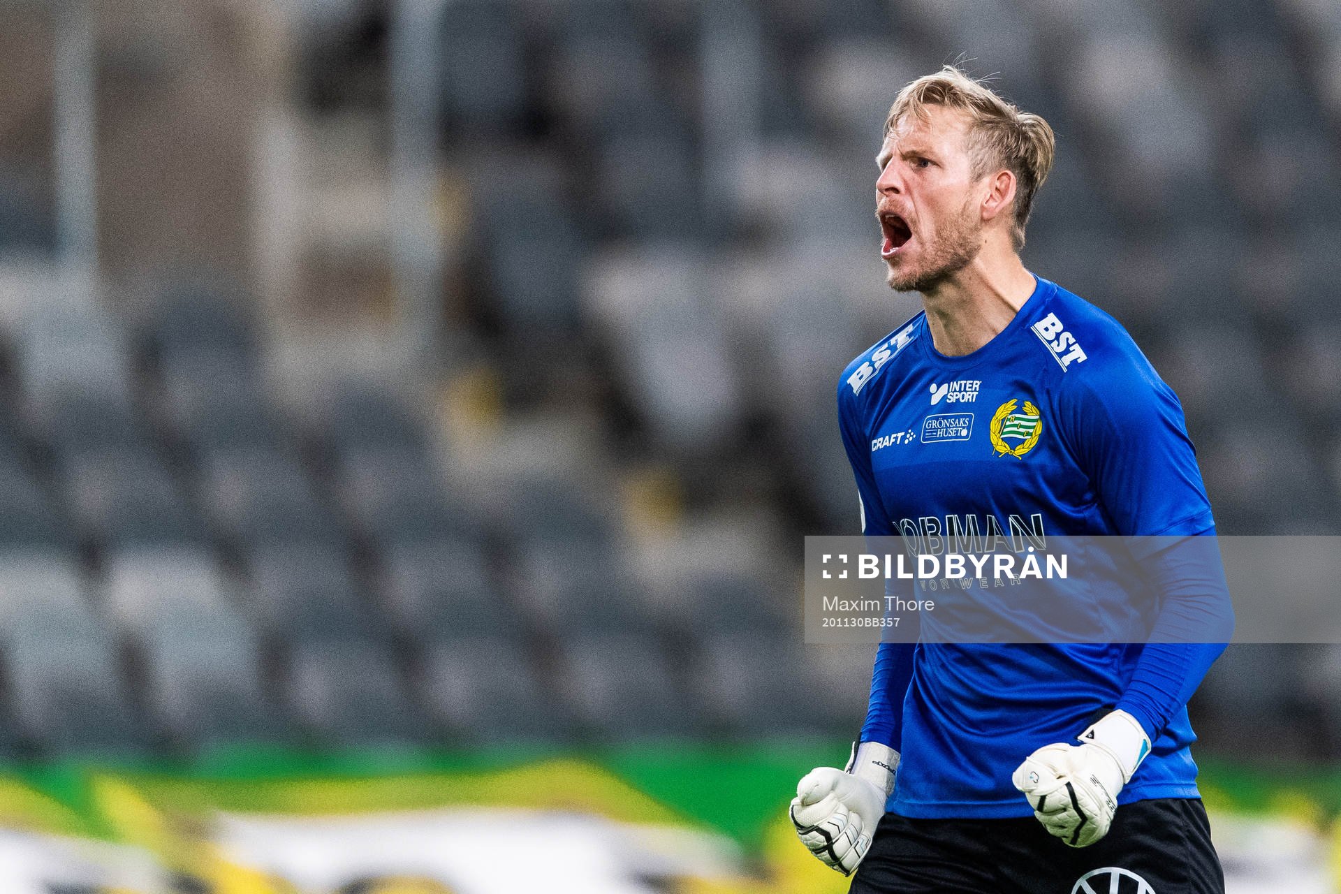Hammarbys målvakt David Ousted reagerar