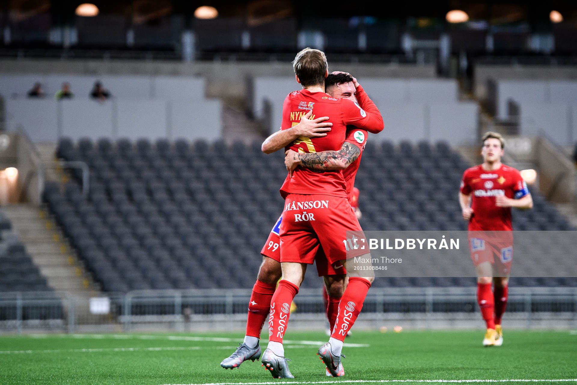 IFK Norrköpings Christoffer Nyman och Sead Haksabanovic jublar efter 0-1 under fotbollsmatchen i Allsvenskan mellan Hammarby och IFK Norrköping den 30 november 2020 i Stockholm.