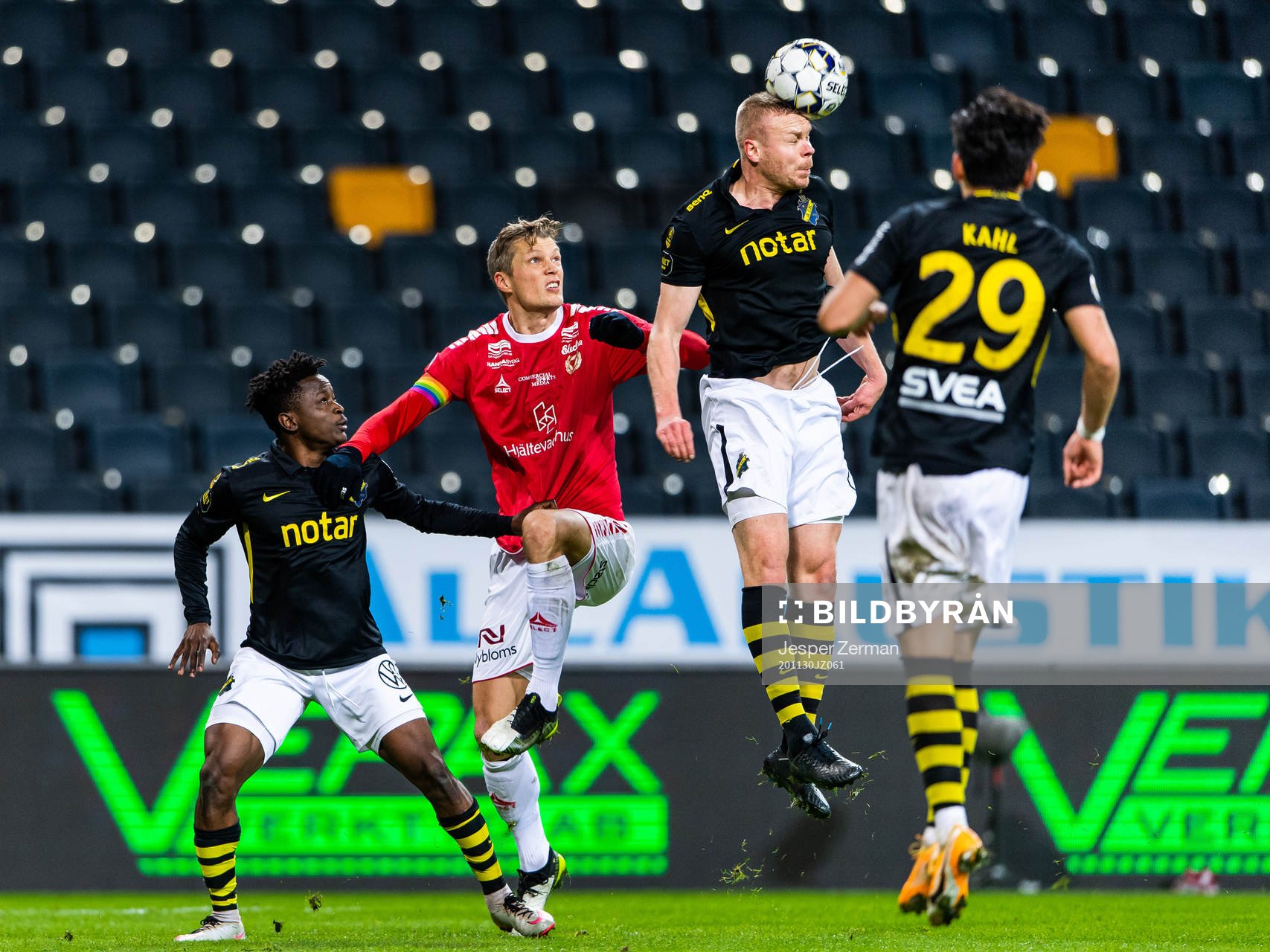 s Erick Otieno och Kolbeinn Sigthorsson i kamp om bollen