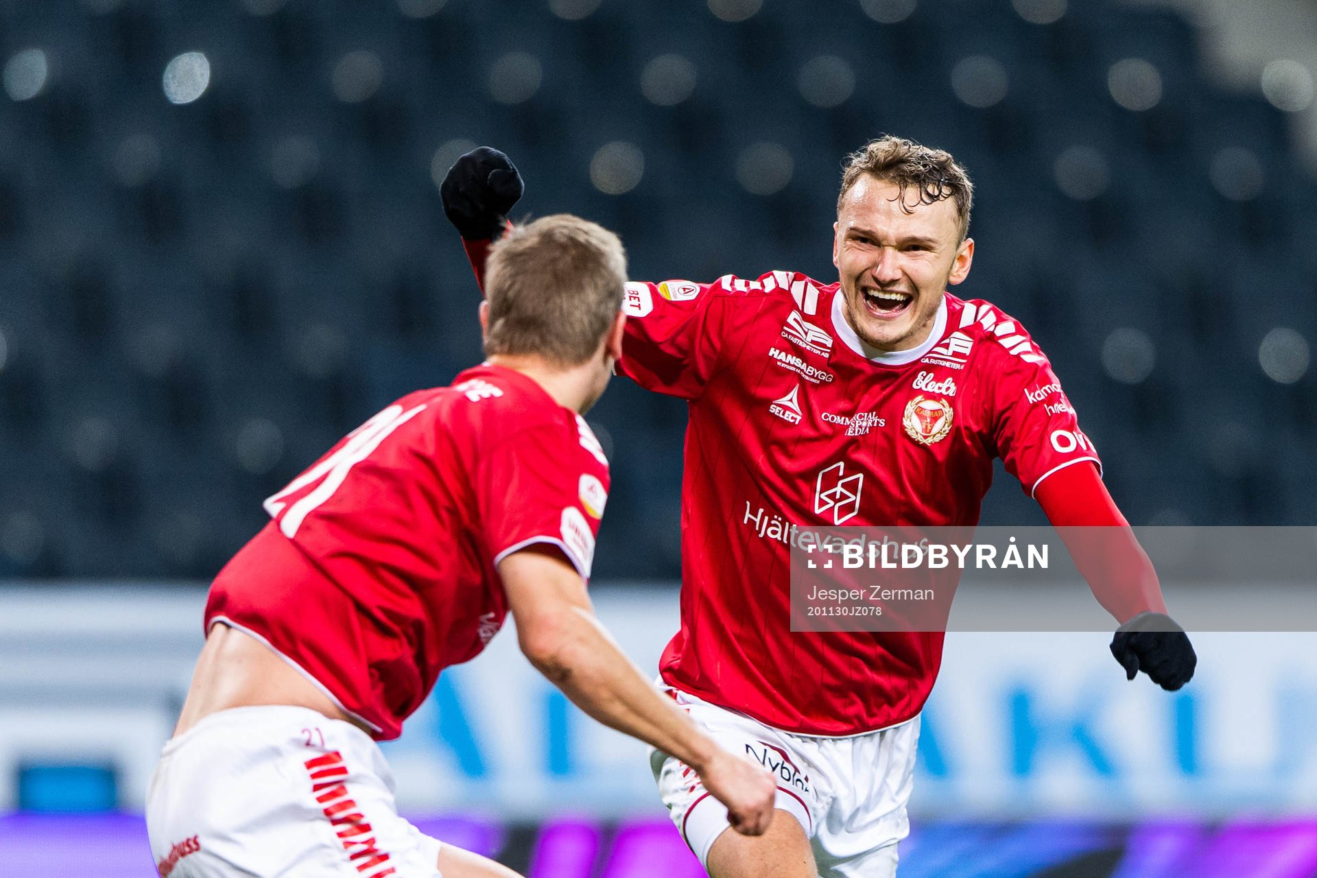 Kalmars Erik Israelsson gör 0-1 och jublar med Piotr