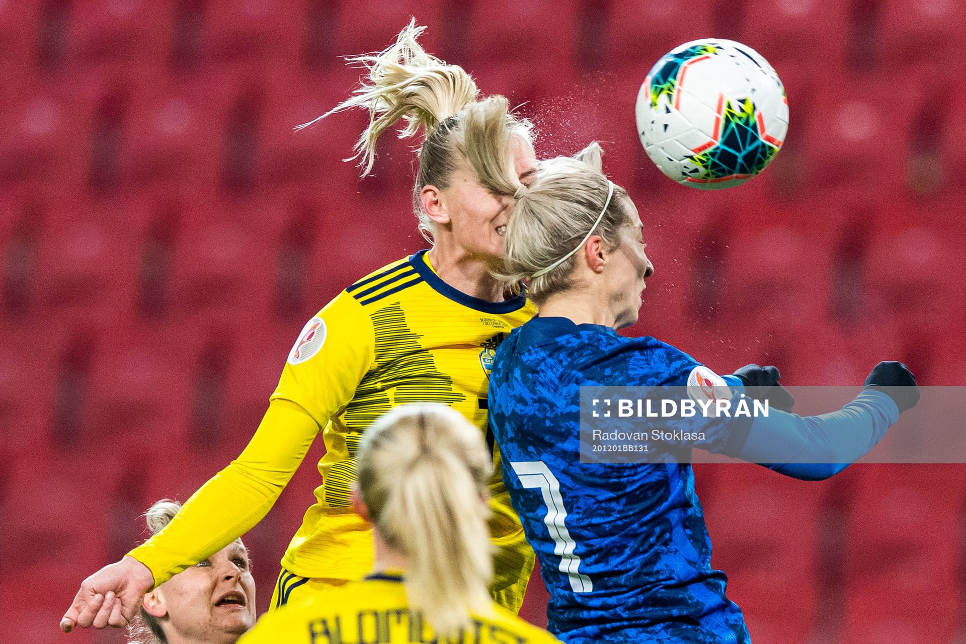 Stina Blackstenius of Sweden and Patricia Fischerová of
