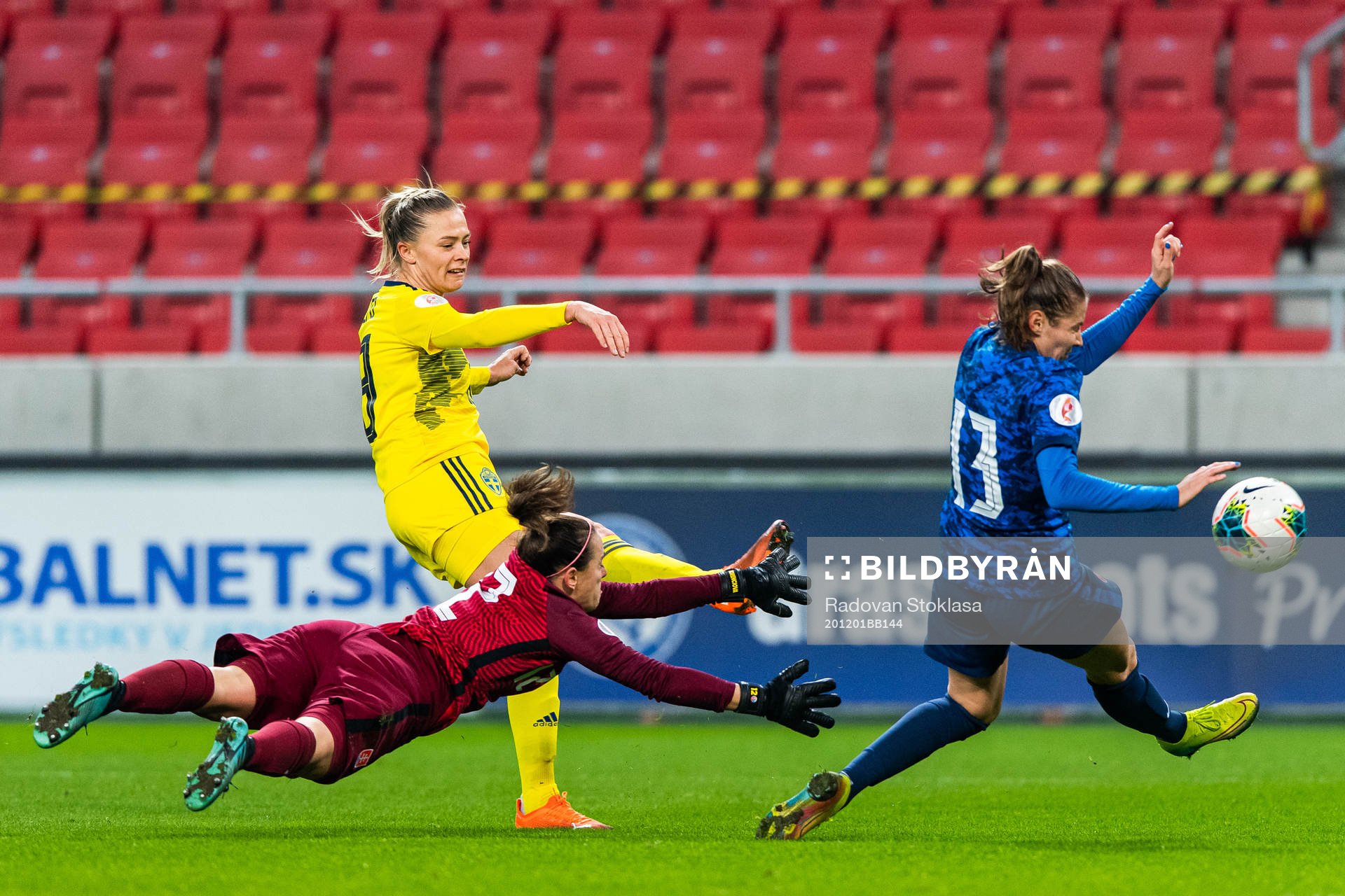 Fridolina Rolfö of Sweden against goalkeeper 12 Maria
