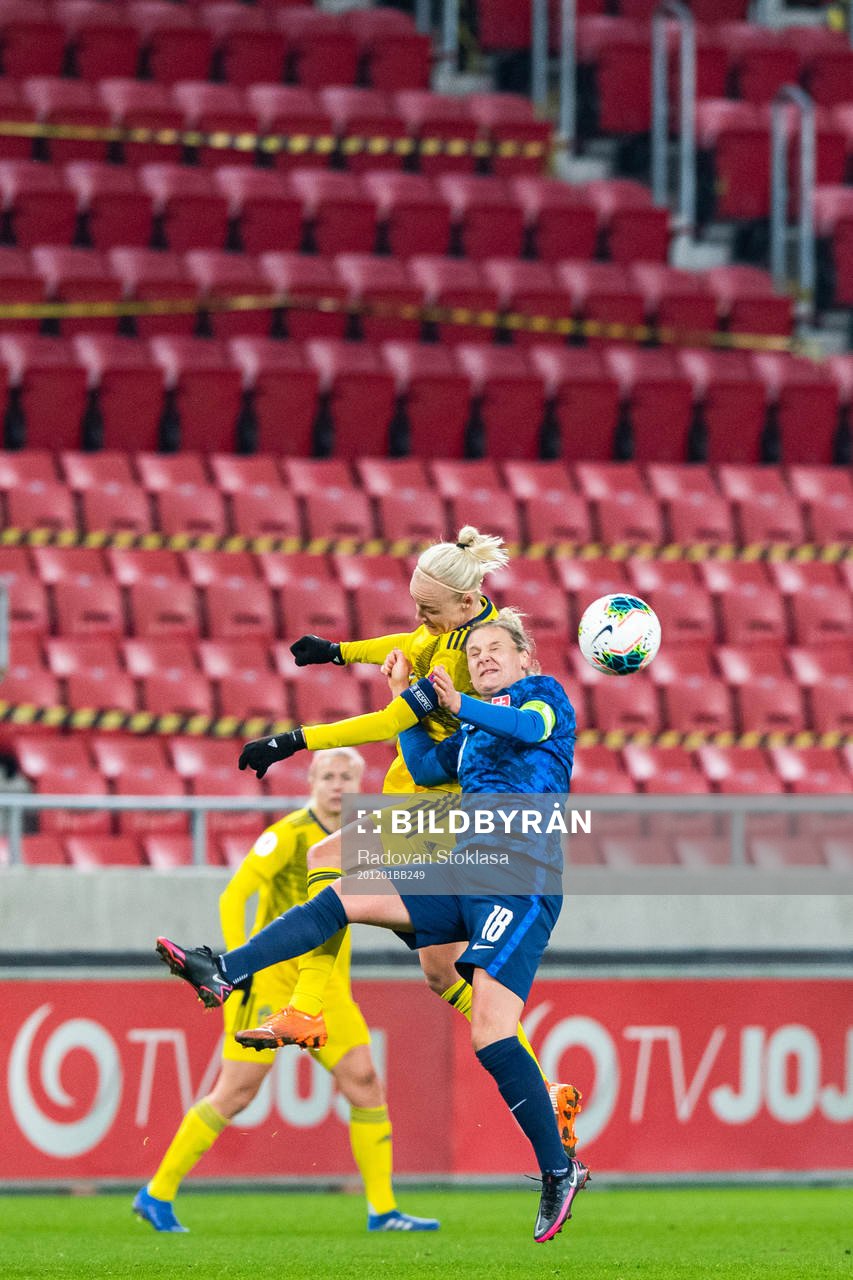 Caroline Seger of Sweden and Dominika Škorvánková of