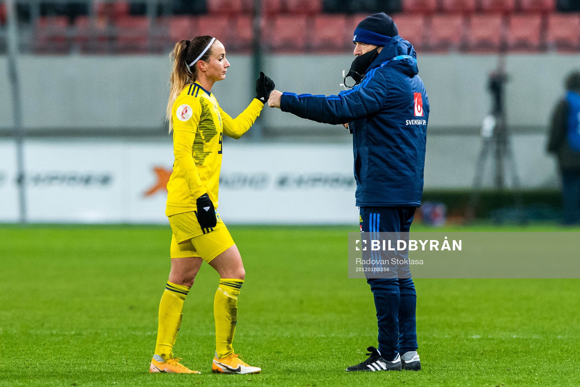 Kosovare Asllani celebrates