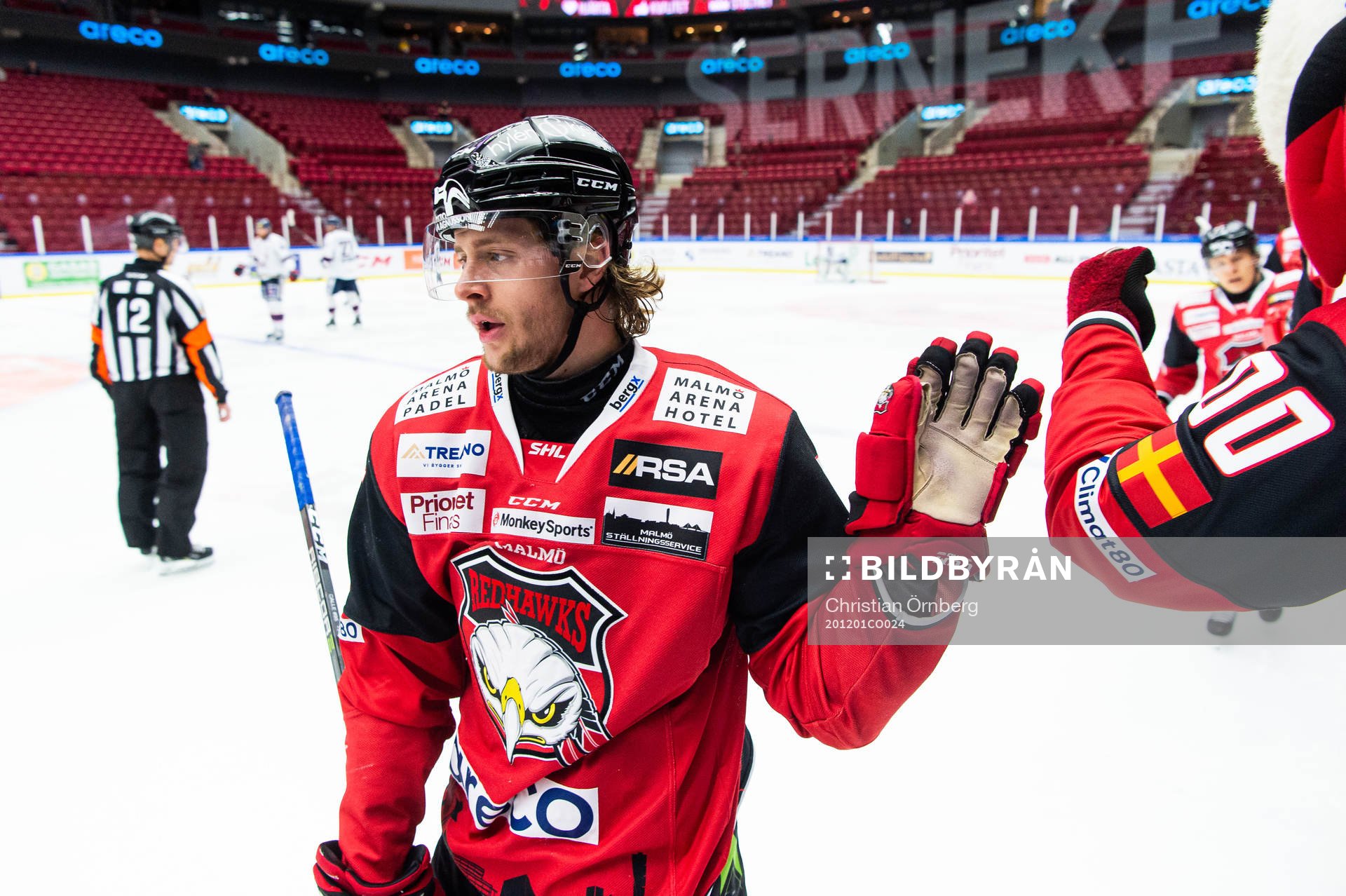 Malmö Redhawks Carl Persson jublar