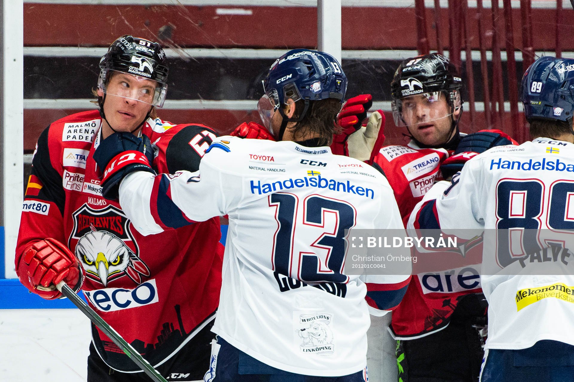 Bråk mellan Malmö Redhawks Emil Sylvegård och