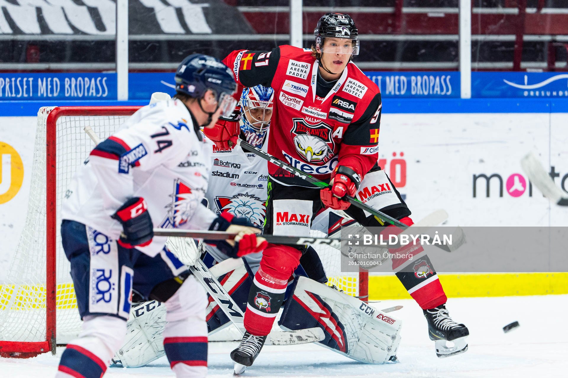Malmö Redhawks Emil Sylvegård och Linköpings målvakt