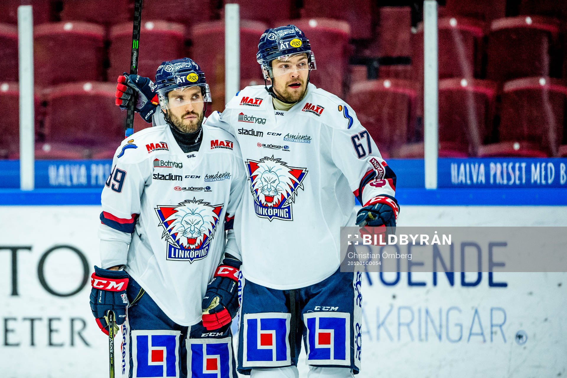 Linköpings Oula Palve och Jarno Kärki jublar