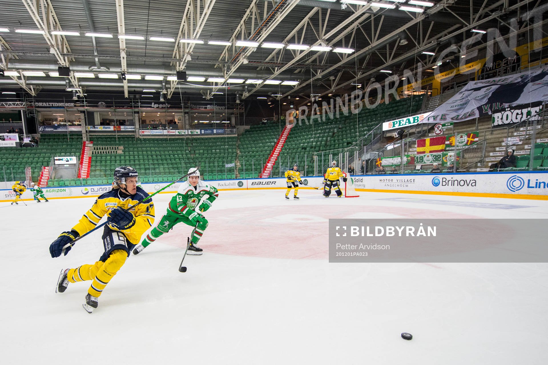 s Emil Johansson och Rögles Olli Palola