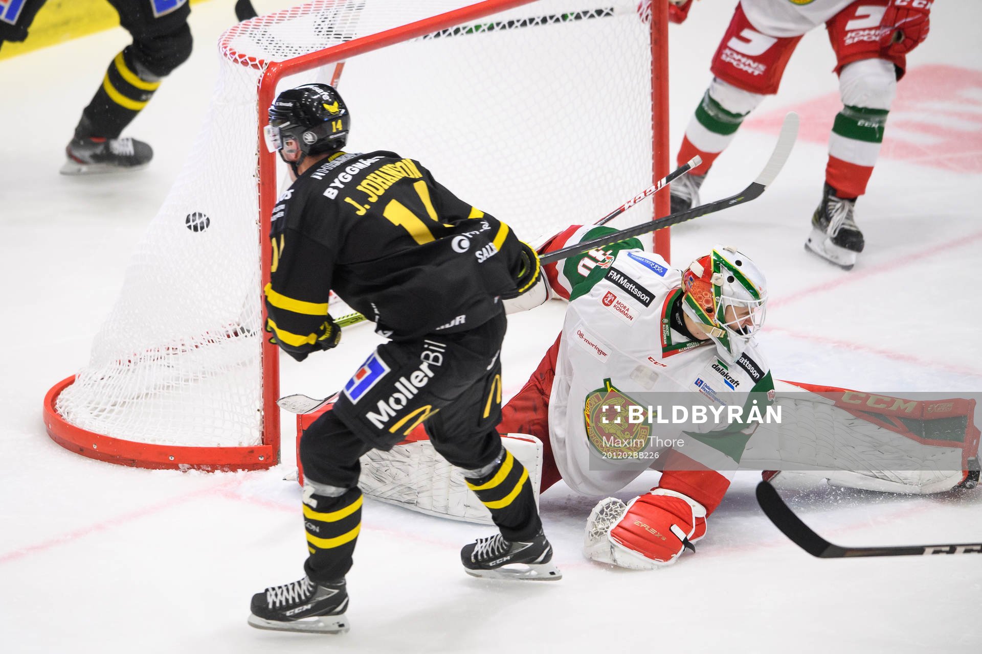 Västerås Jesper Johansson för 4-0 bakom Moras målvakt