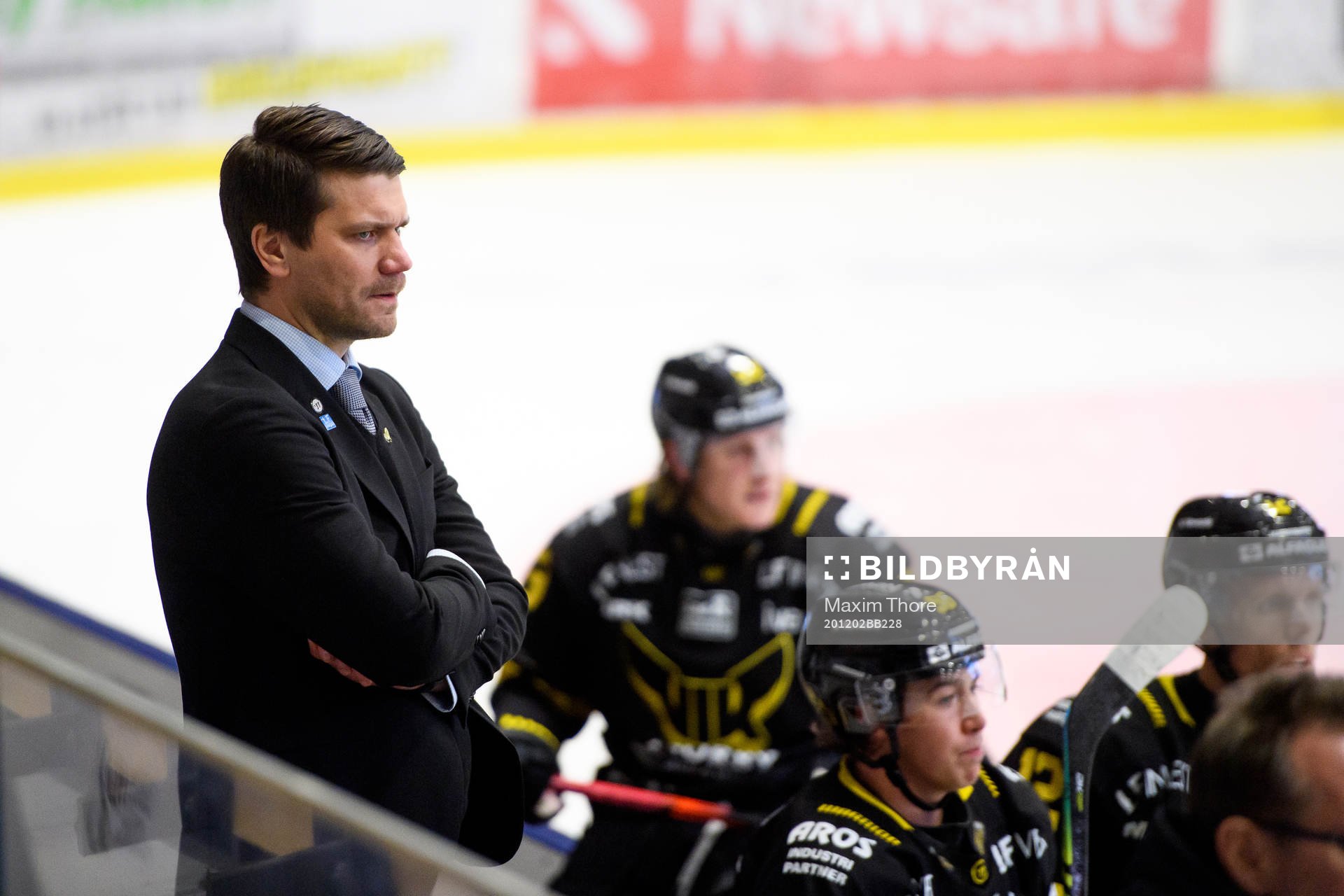 Västerås tränare Thomas Paananenunder ishockeymatchen i