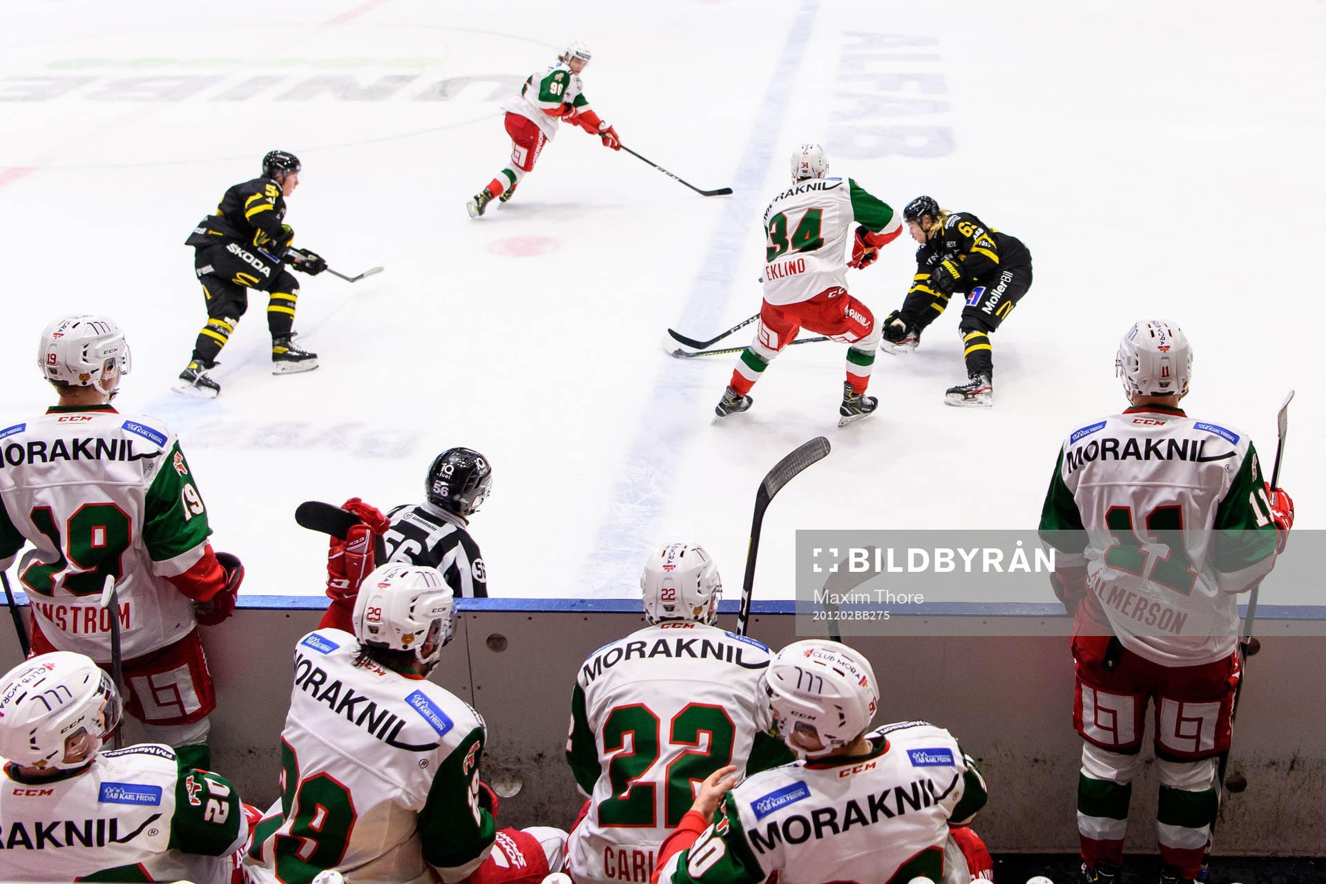 Moras avbytare ser på Moras Oscar Eklind och Västerås