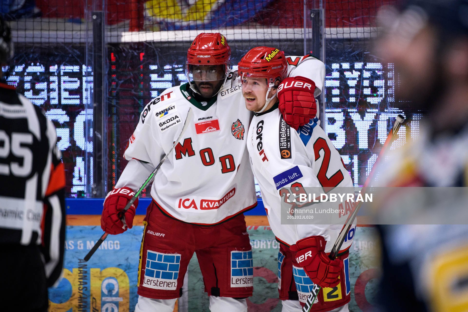 Modos Edwin Hedberg och Mikkel Aagaard  jublar