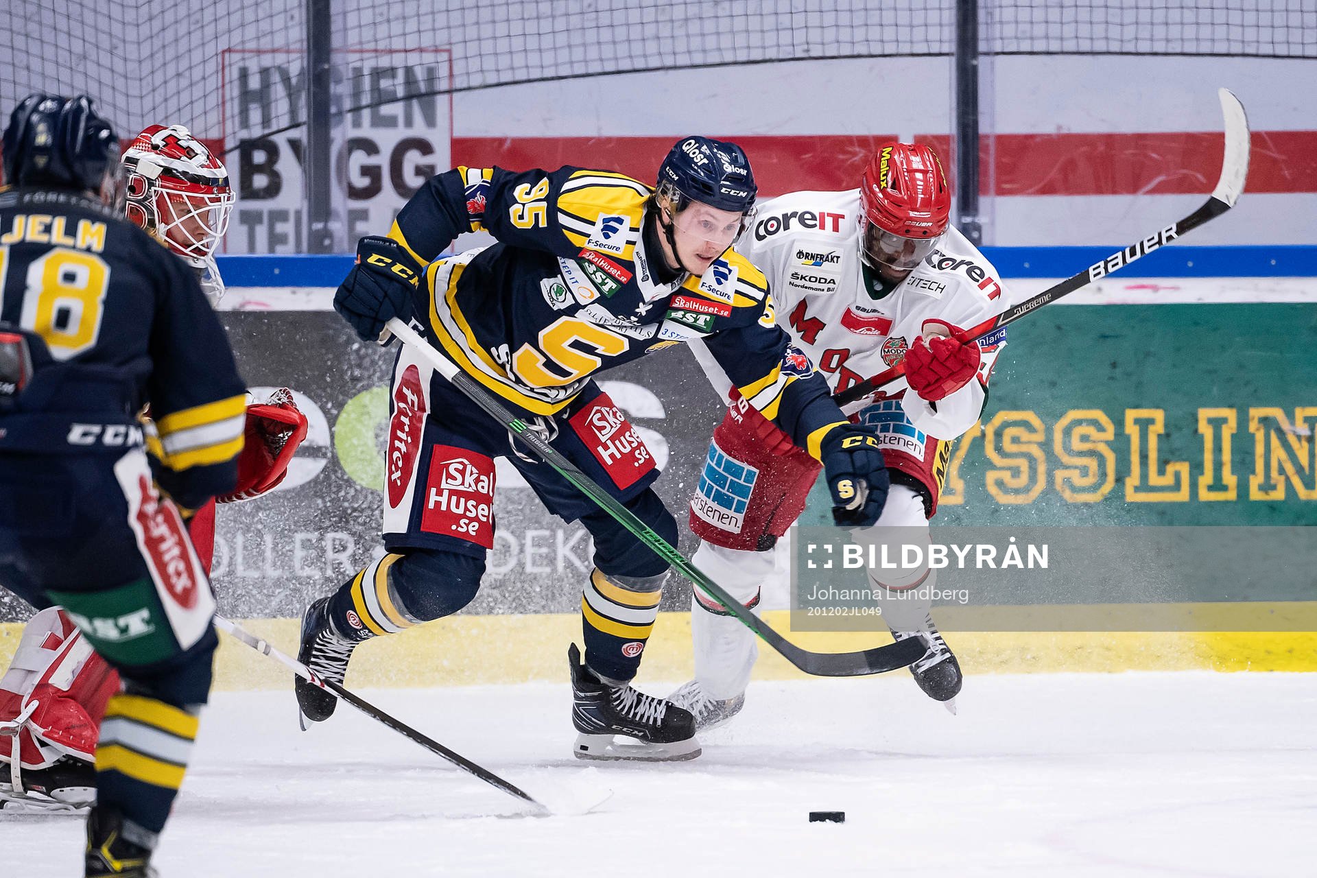 Södertäljes Nick Olesen och Modos Edwin Hedberg