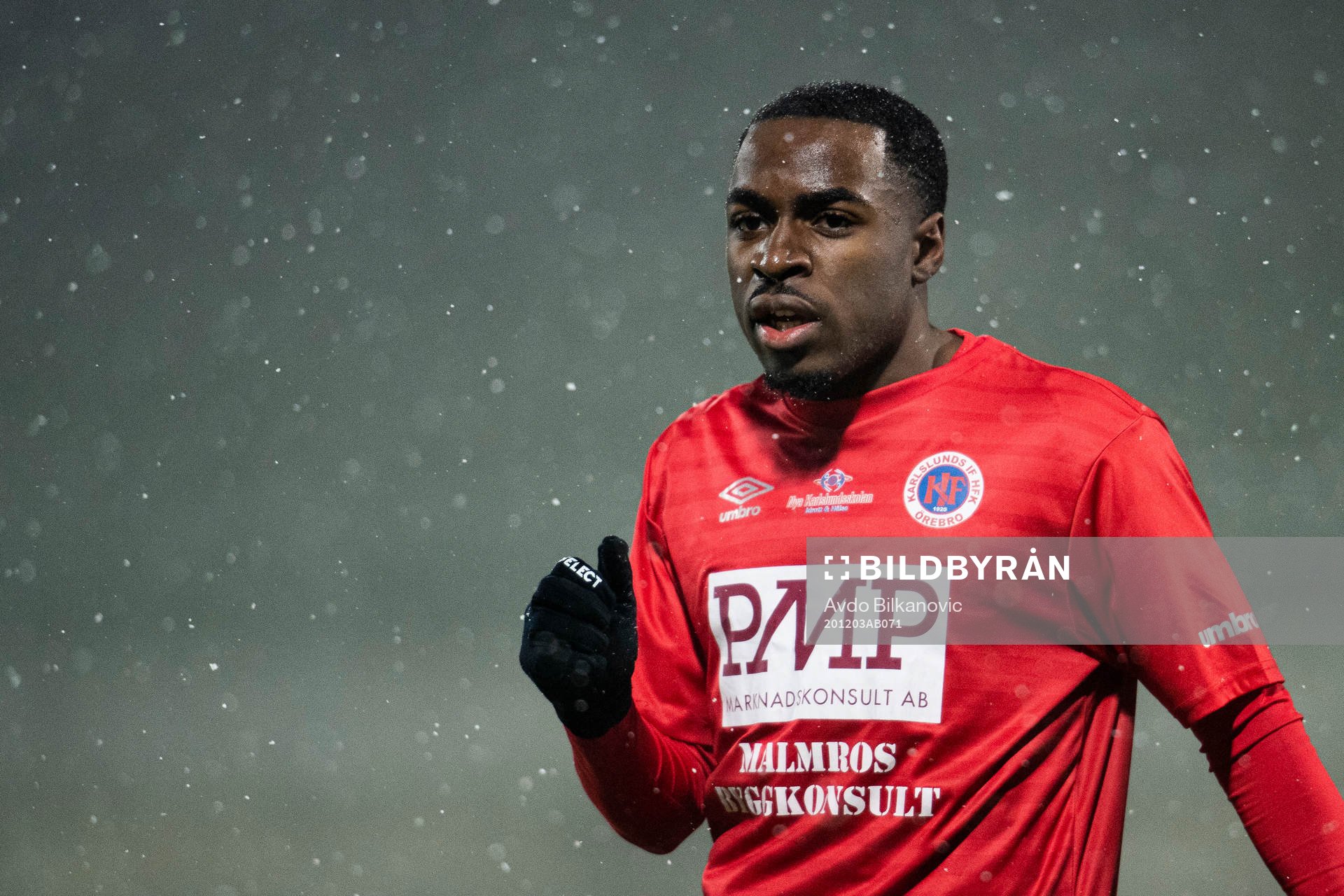 Karlslunds Rickson Mansiamina under fotbollsmatchen i kvalet till Division 1 mellan Lund BK och Karlslund den 3 december 2020 i Lund.