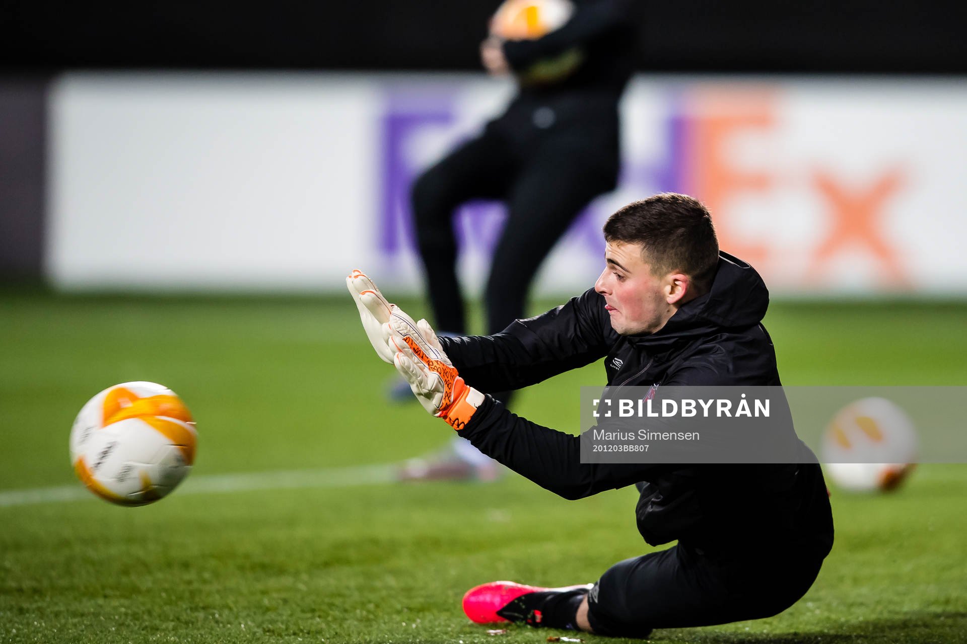 Jimmy Corcoran of Dundalk warms up