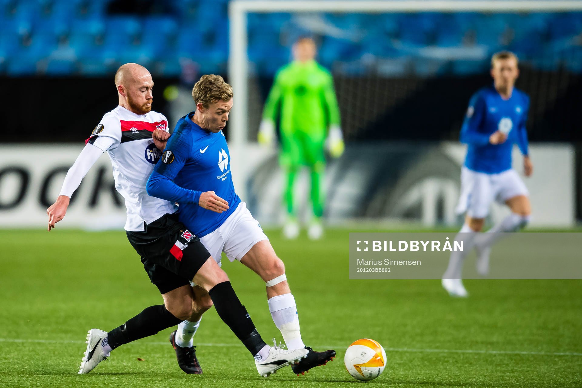 Chris Shields of Dundalk and Erling Knudtzon of Molde