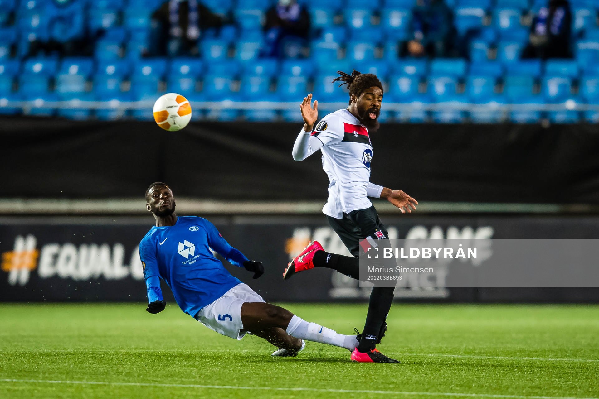 Sheriff Sinyan of Molde and Nathan Oduwa of Dundalk