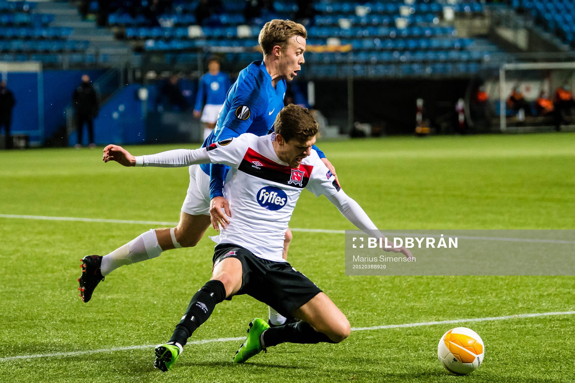 Erling Knudtzon of Molde and Sean Gannon of Dundalk