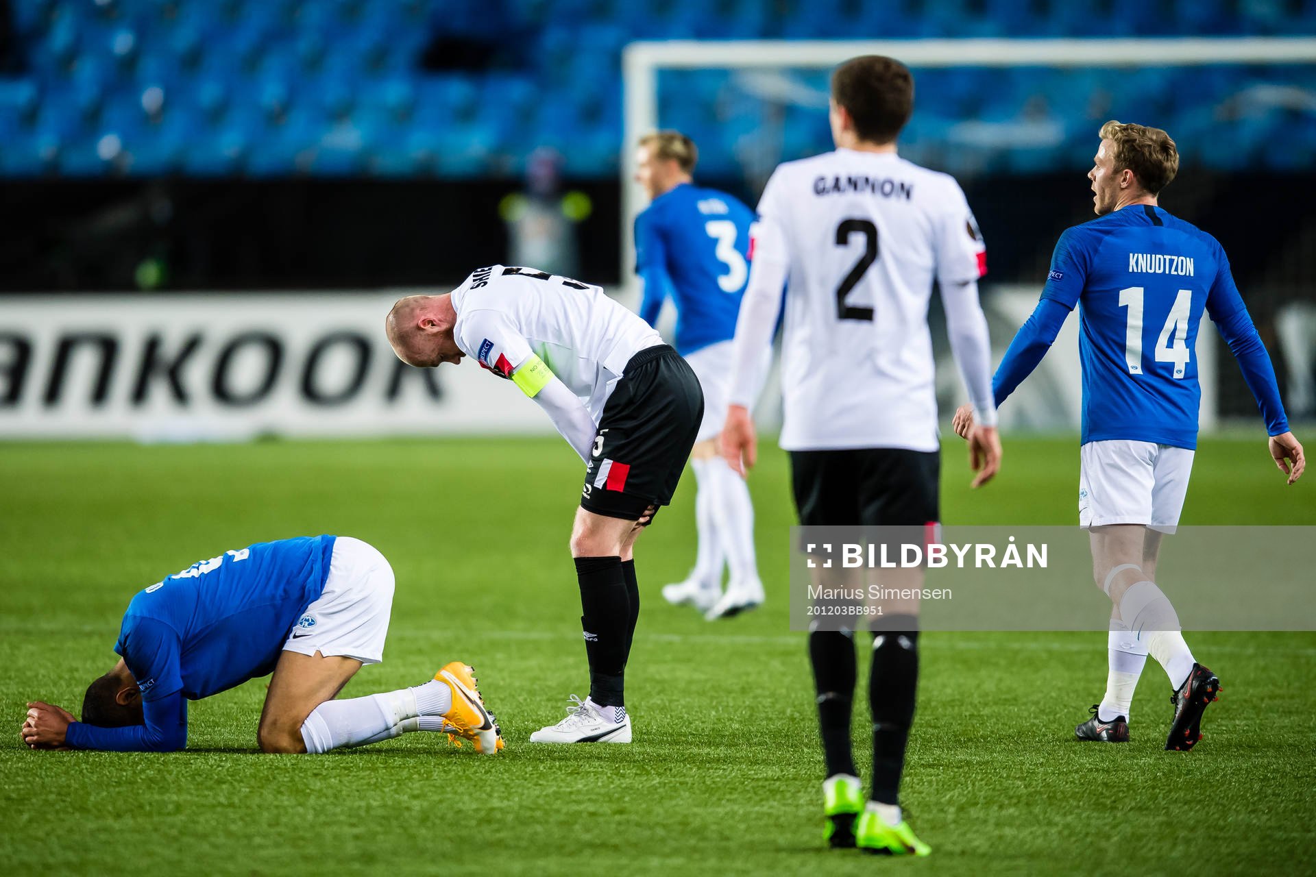 Ohikhuaeme Anthony Omoijuanfo of Molde and Chris Shields of