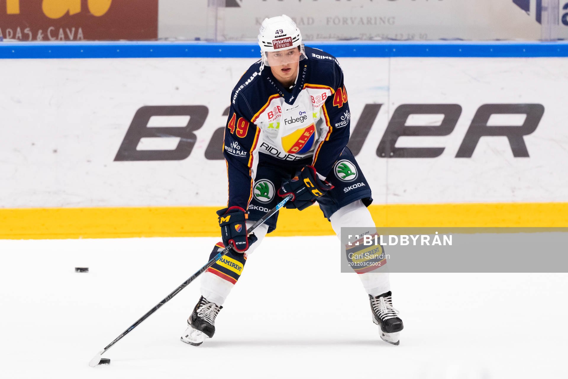 Djurgårdens Rhett Rakhshani värmer upp innan